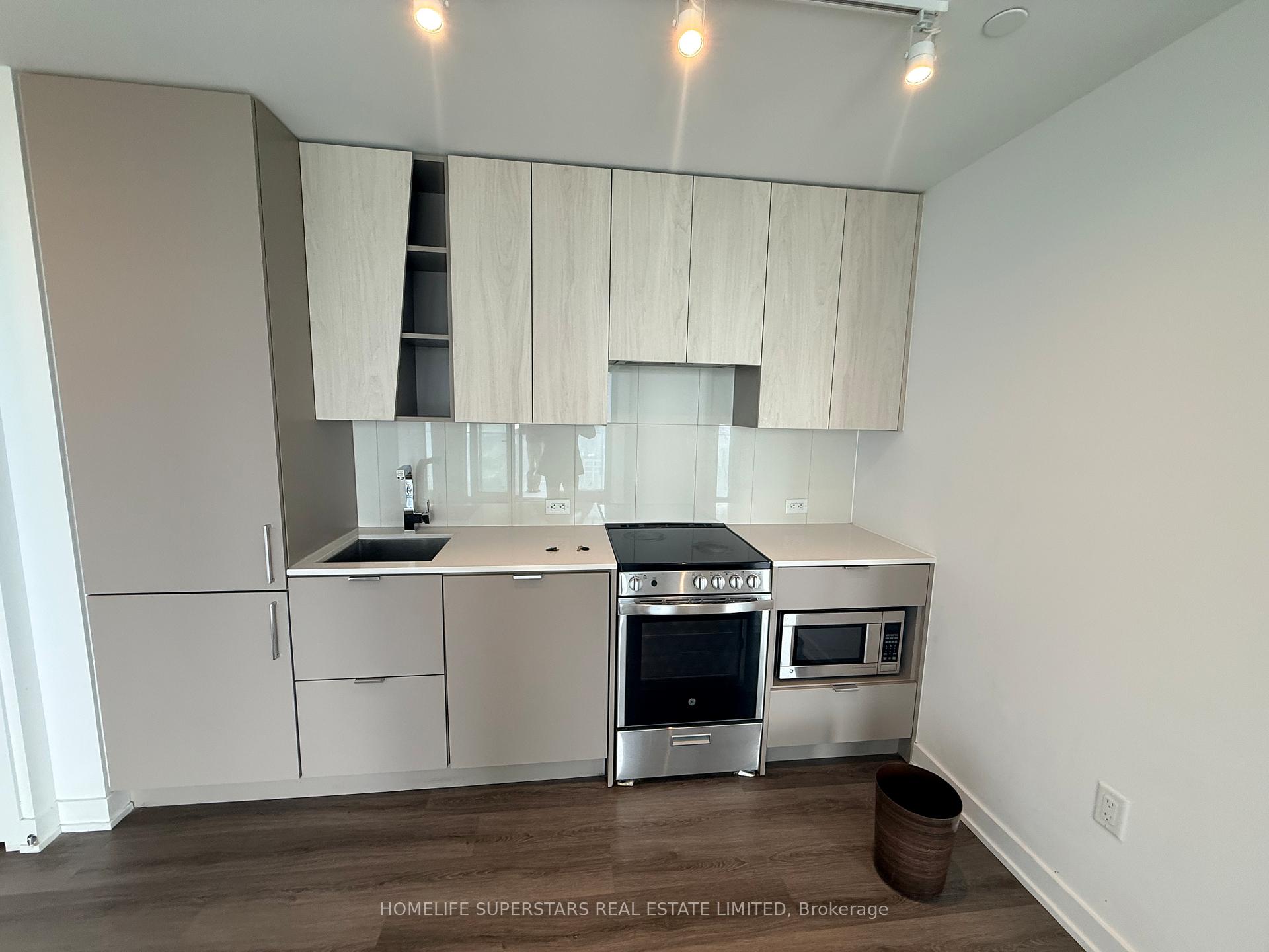 3883 Quartz Road 1401, Mississauga, ON L5B 0M4