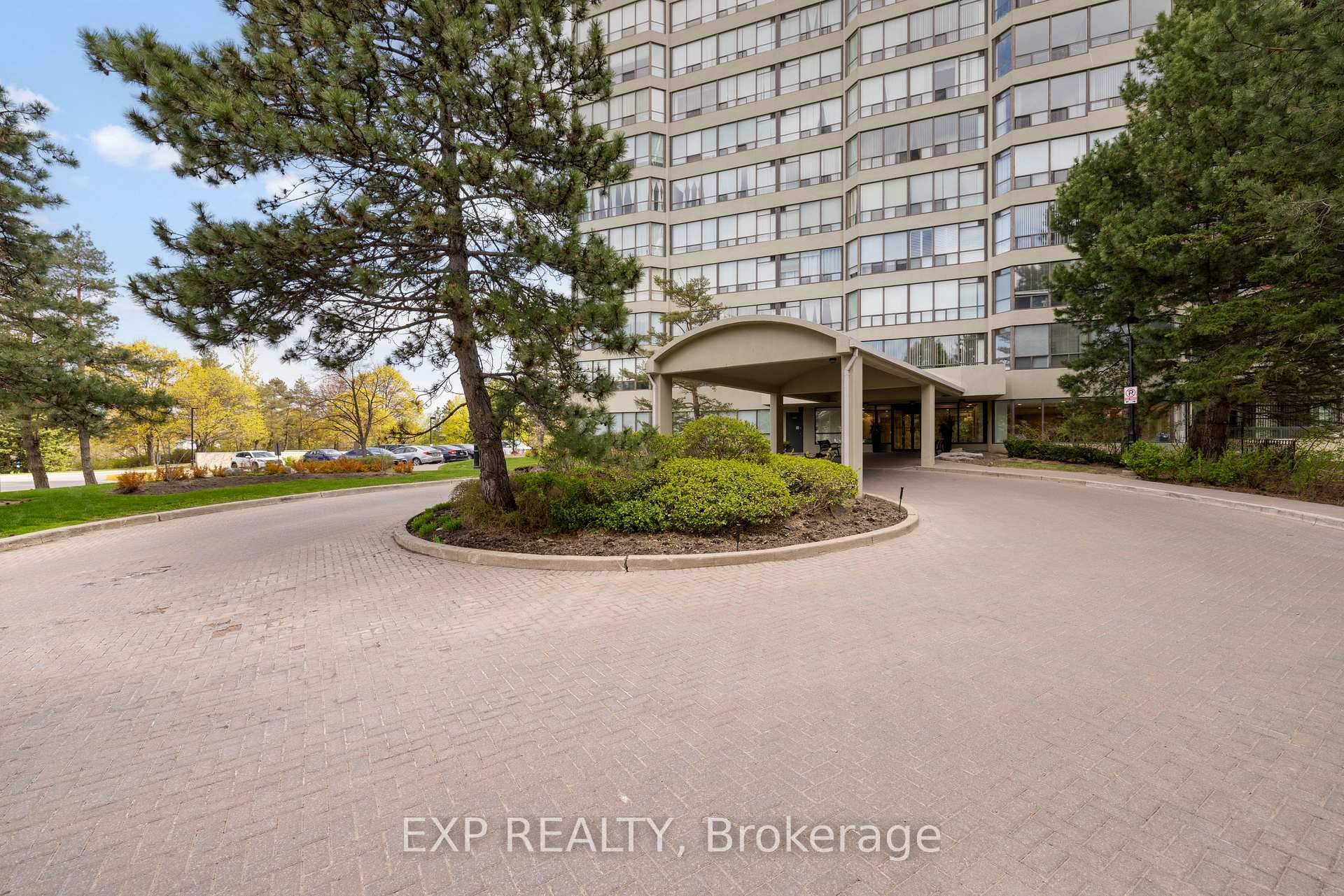 22 Hanover Road 1710, Brampton, ON L6S 5K7