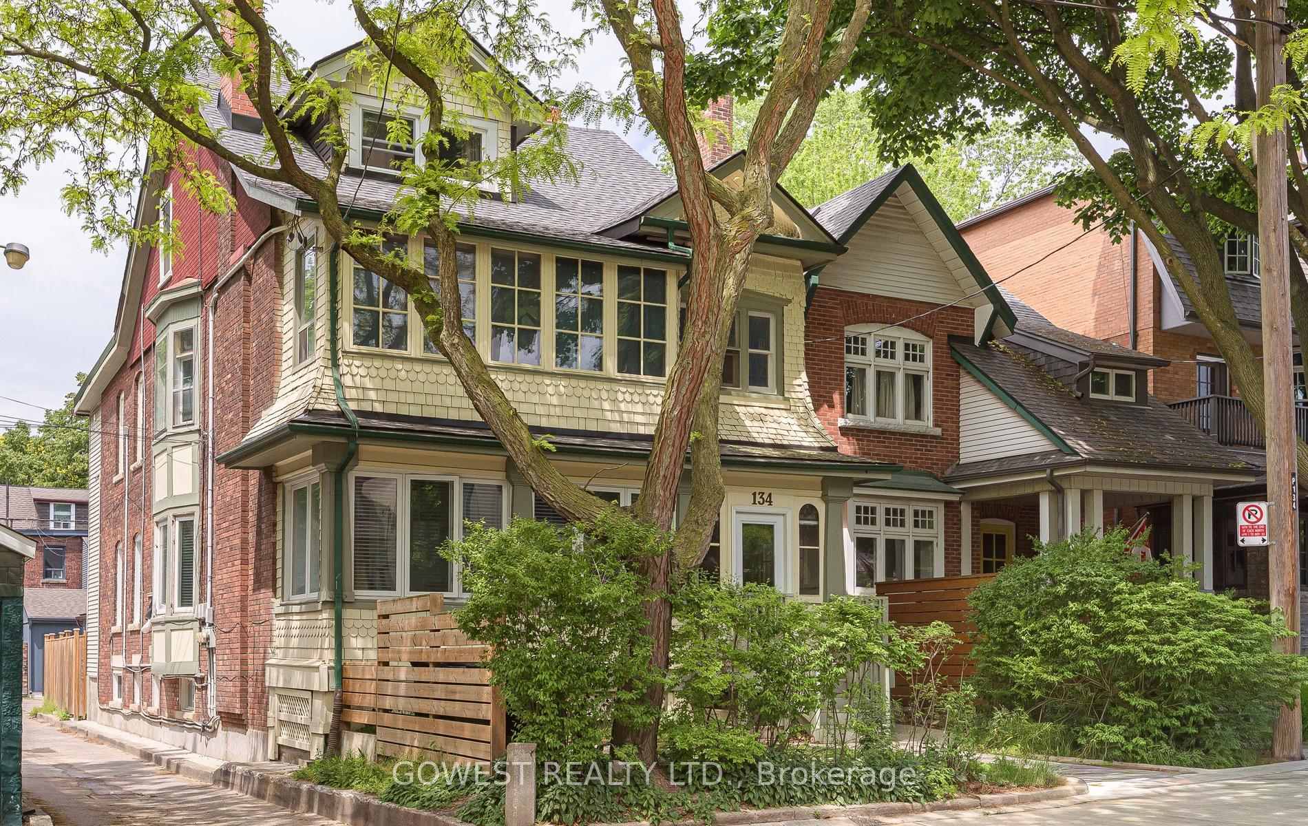 134 Grenadier Road 4, Toronto W01, ON M6R 1R4