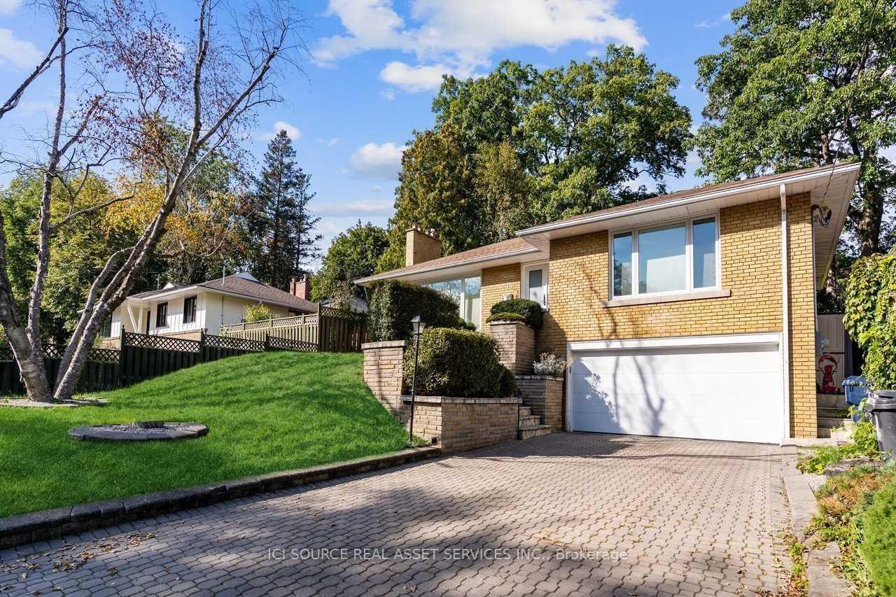 19 Ivy Lea Crescent, Toronto W07, ON M8Y 2B5