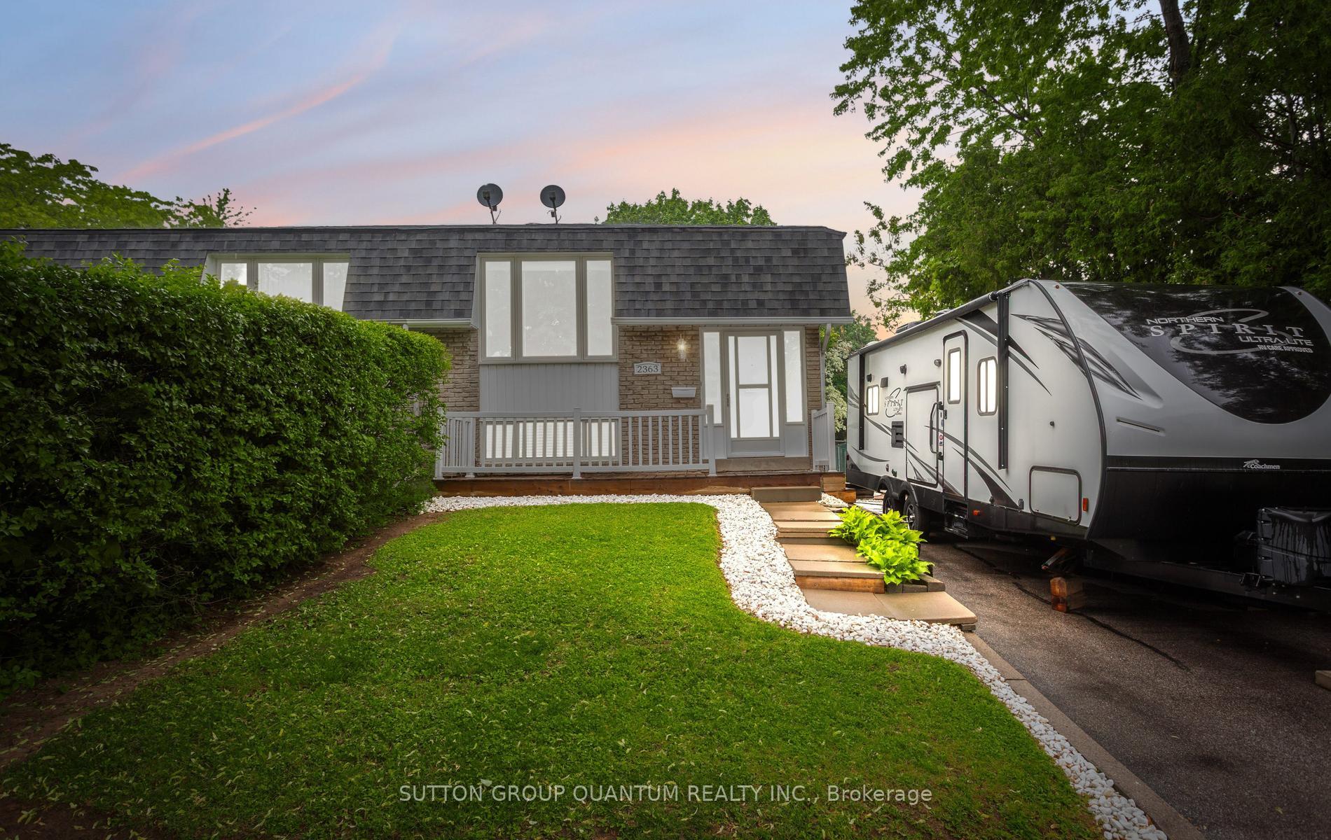 2363 Holyhead Drive, Burlington, ON L7P 3V2