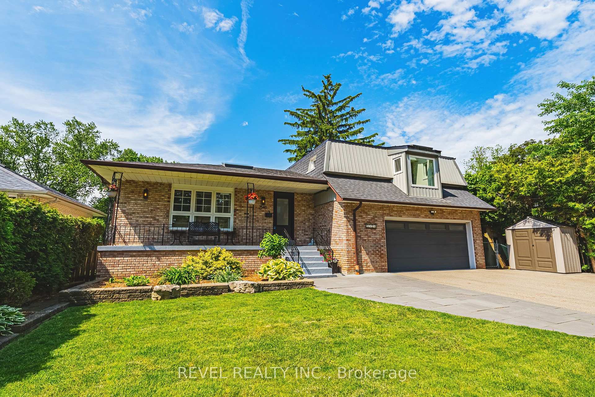 2546 Robinson Street, Mississauga, ON L5C 2P3