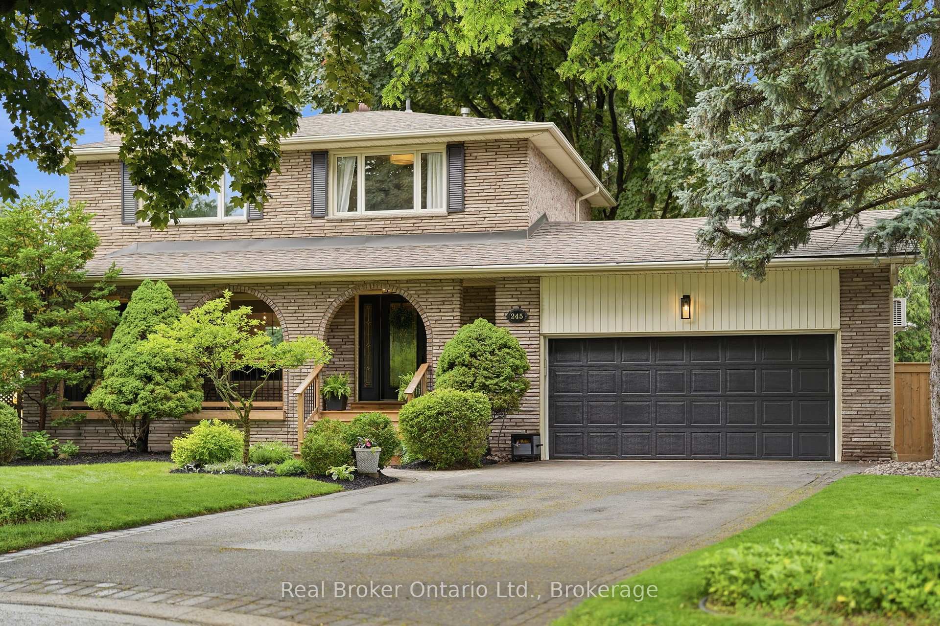245 Applevale Court, Burlington, ON L7L 2C1