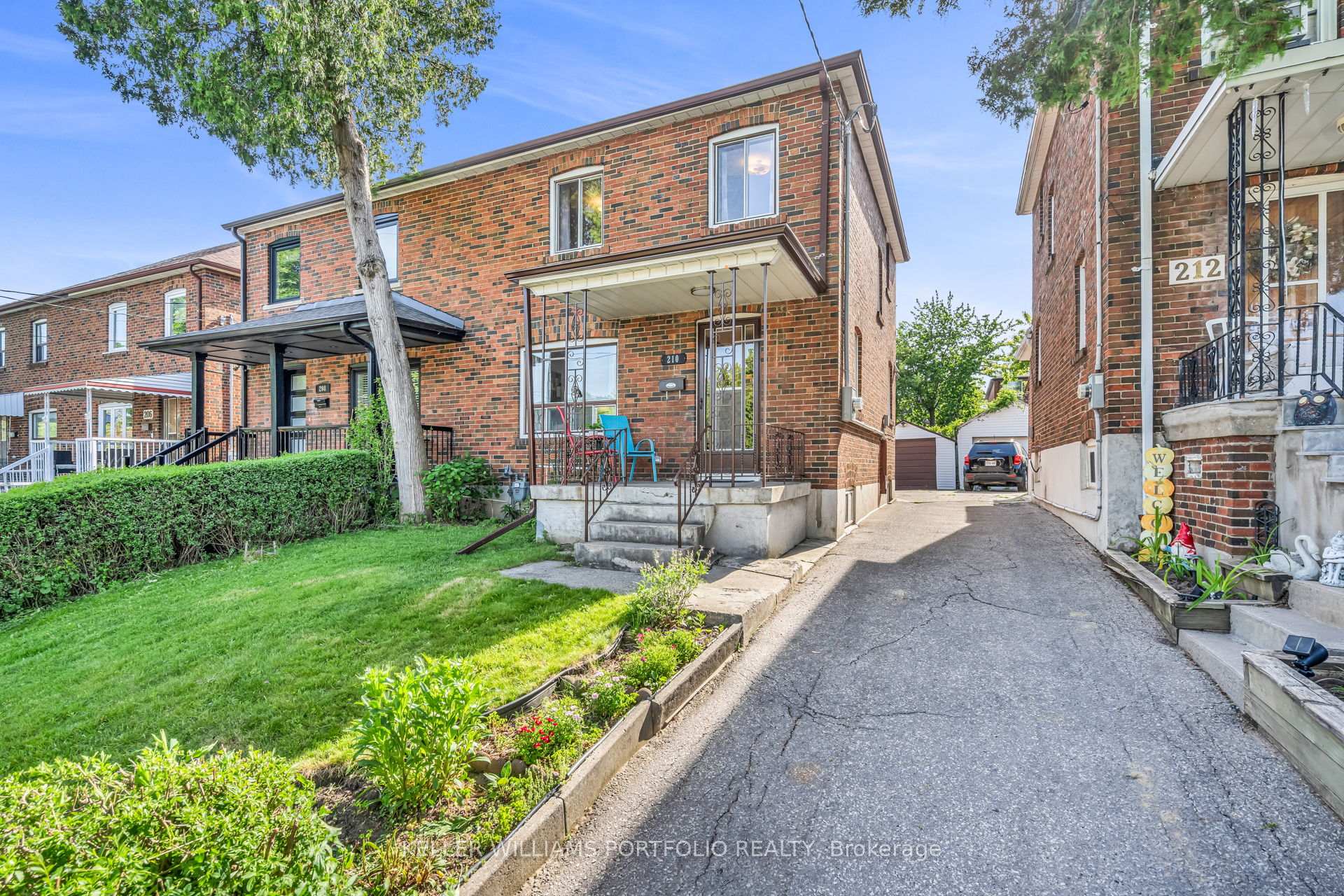 210 Bicknell Avenue, Toronto W03, ON M6M 4G9
