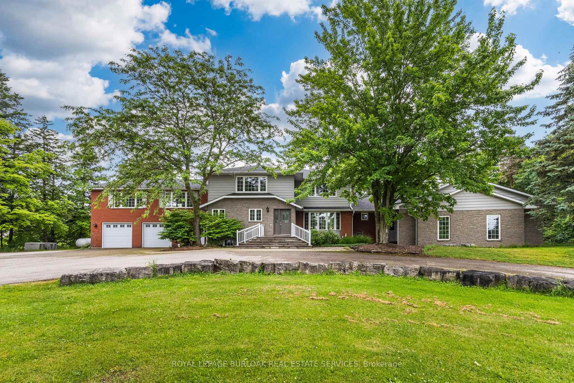 2220 Britannia Road, Burlington, ON L7P 0E8