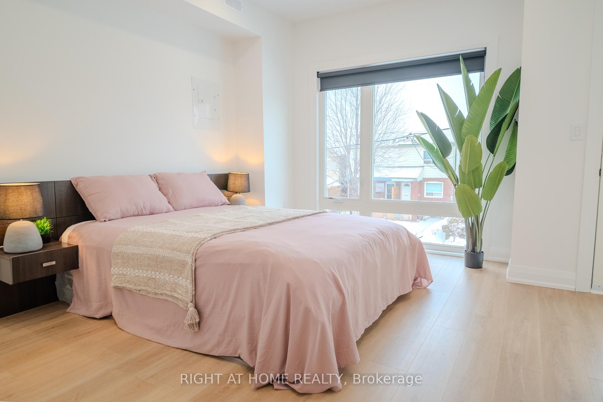 53 Innes Avenue 3, Toronto W03, ON M6E 1N1