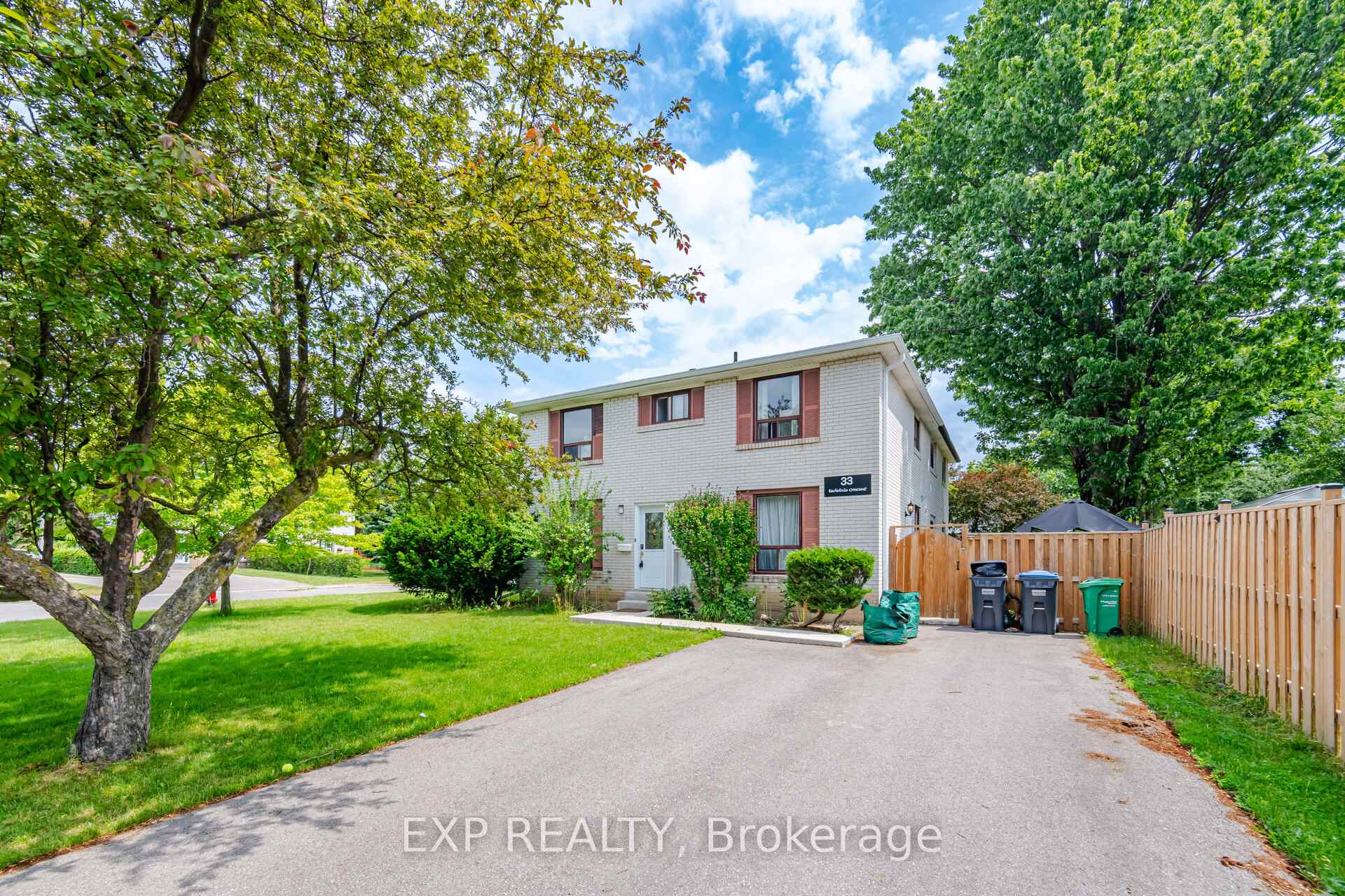 33 Earlsdale Crescent, Brampton, ON L6T 3A7