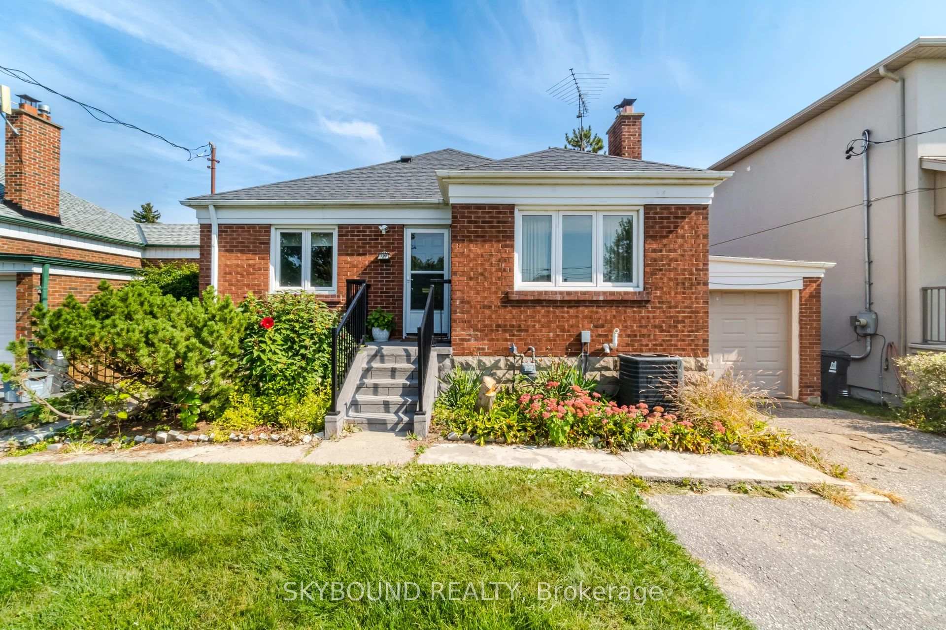 129 Milton Street, Toronto W07, ON M8Y 2Y4
