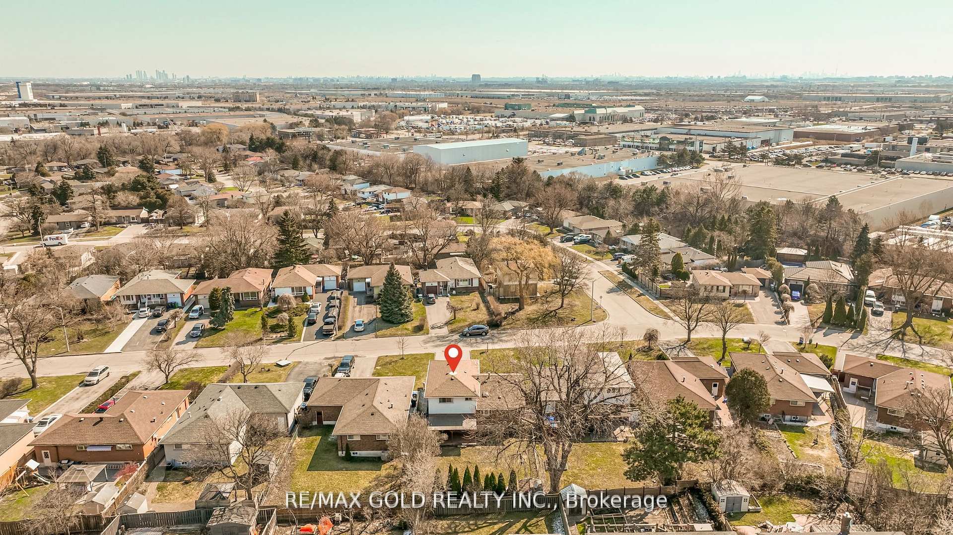34 Deerfield Crescent, Brampton, ON L6T 1K7