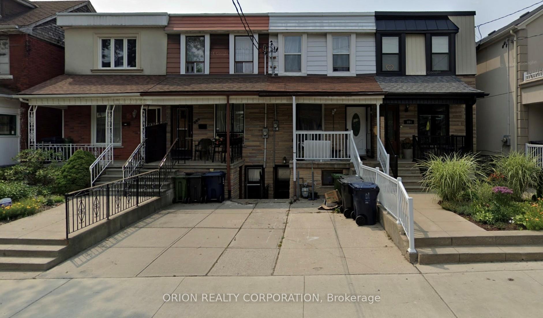 992 Shaw Street, Toronto W02, ON M6G 3M8