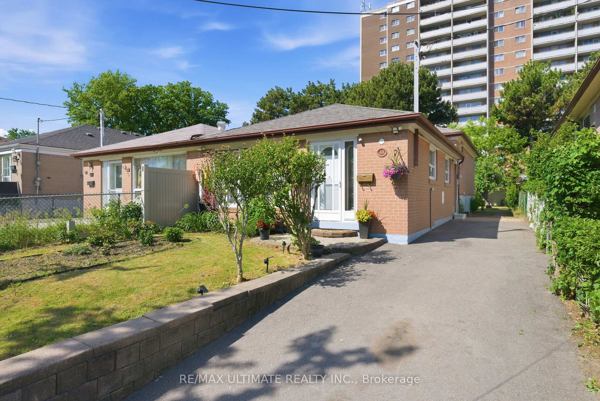 48 Venetian Crescent, Toronto W05, ON M3N 2L8