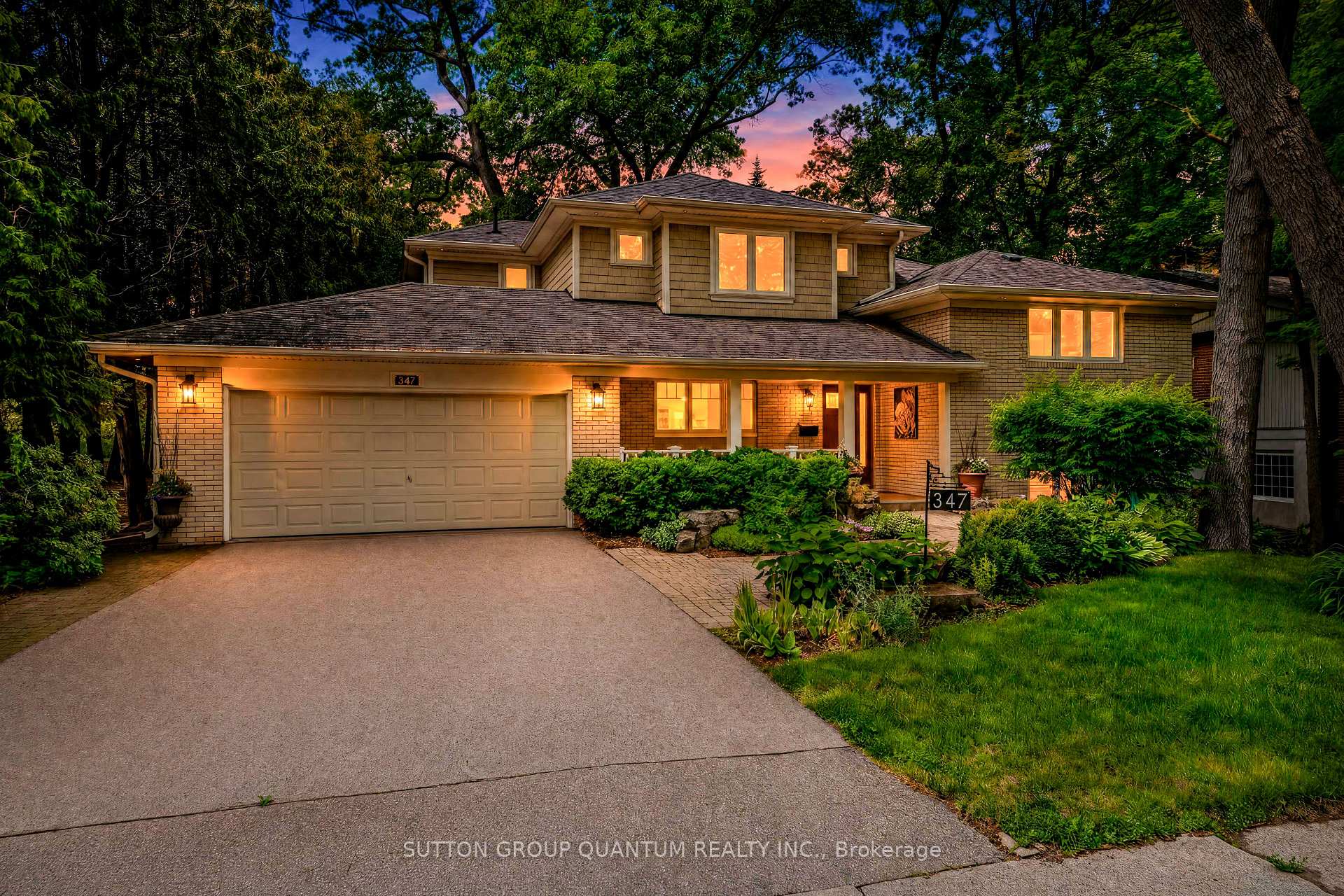 347 Pinetree Way, Mississauga, ON L5G 2R4