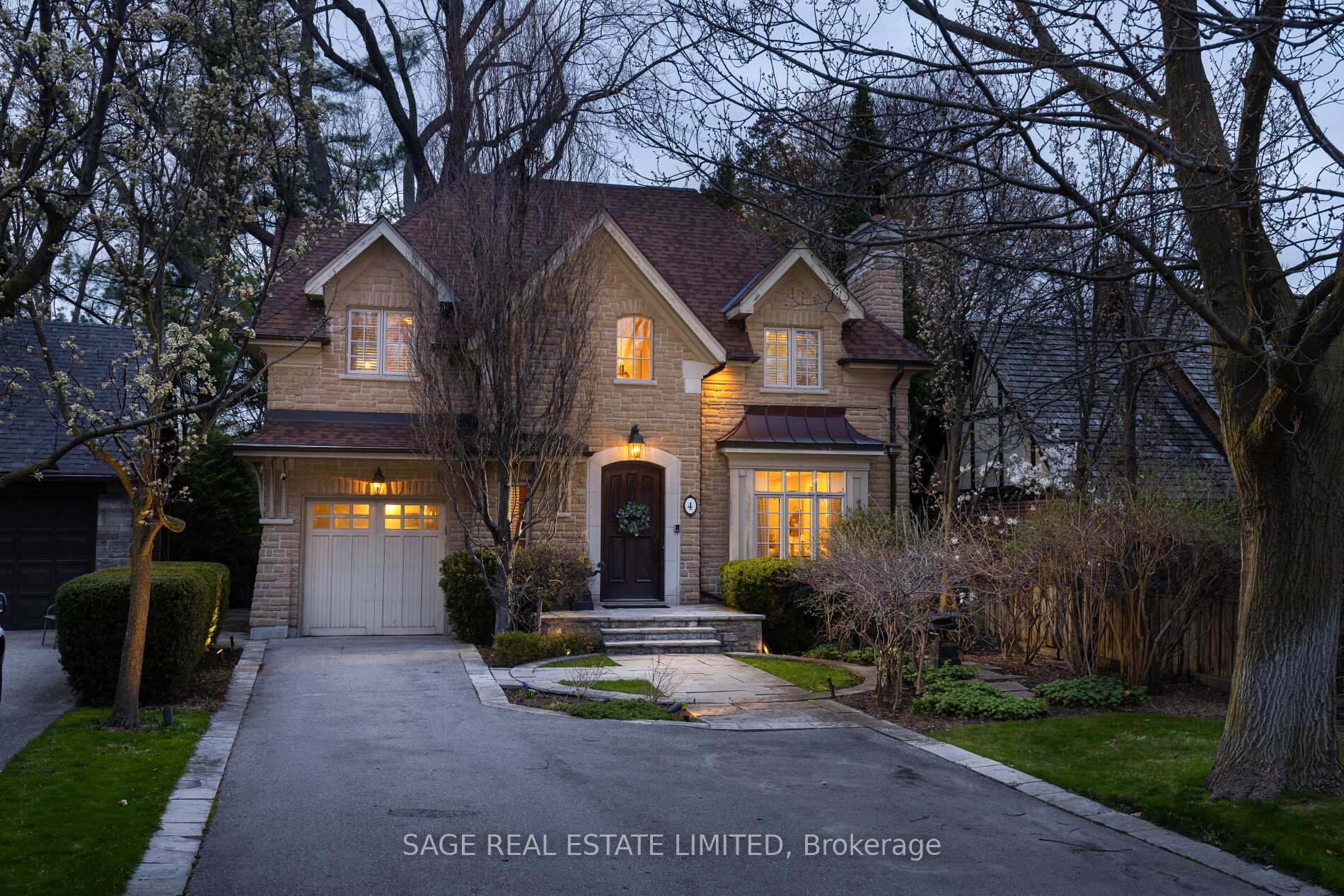 4 Reigate Road, Toronto W08, ON M9A 2Y2