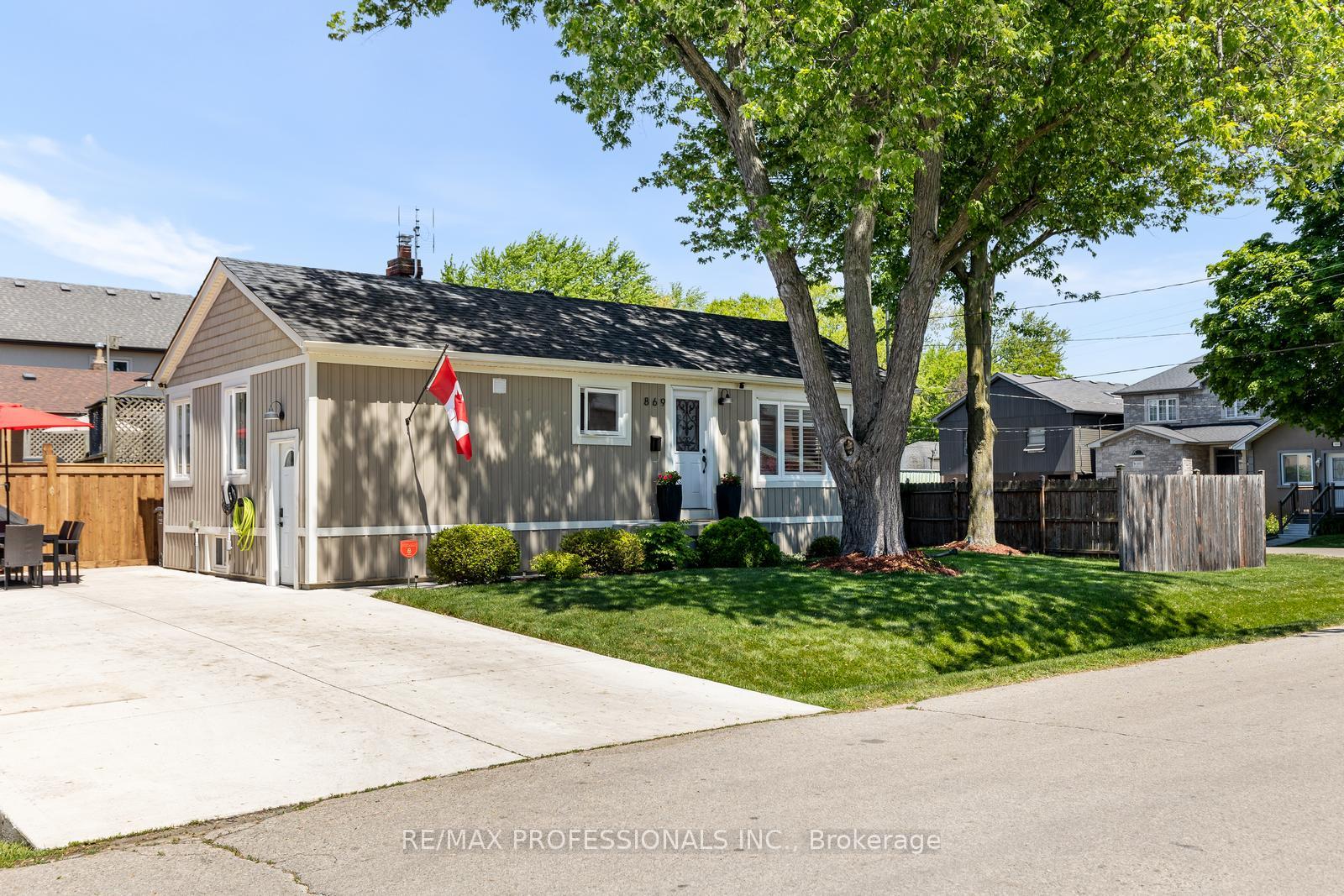 869 First Street, Mississauga, ON L5E 1A6