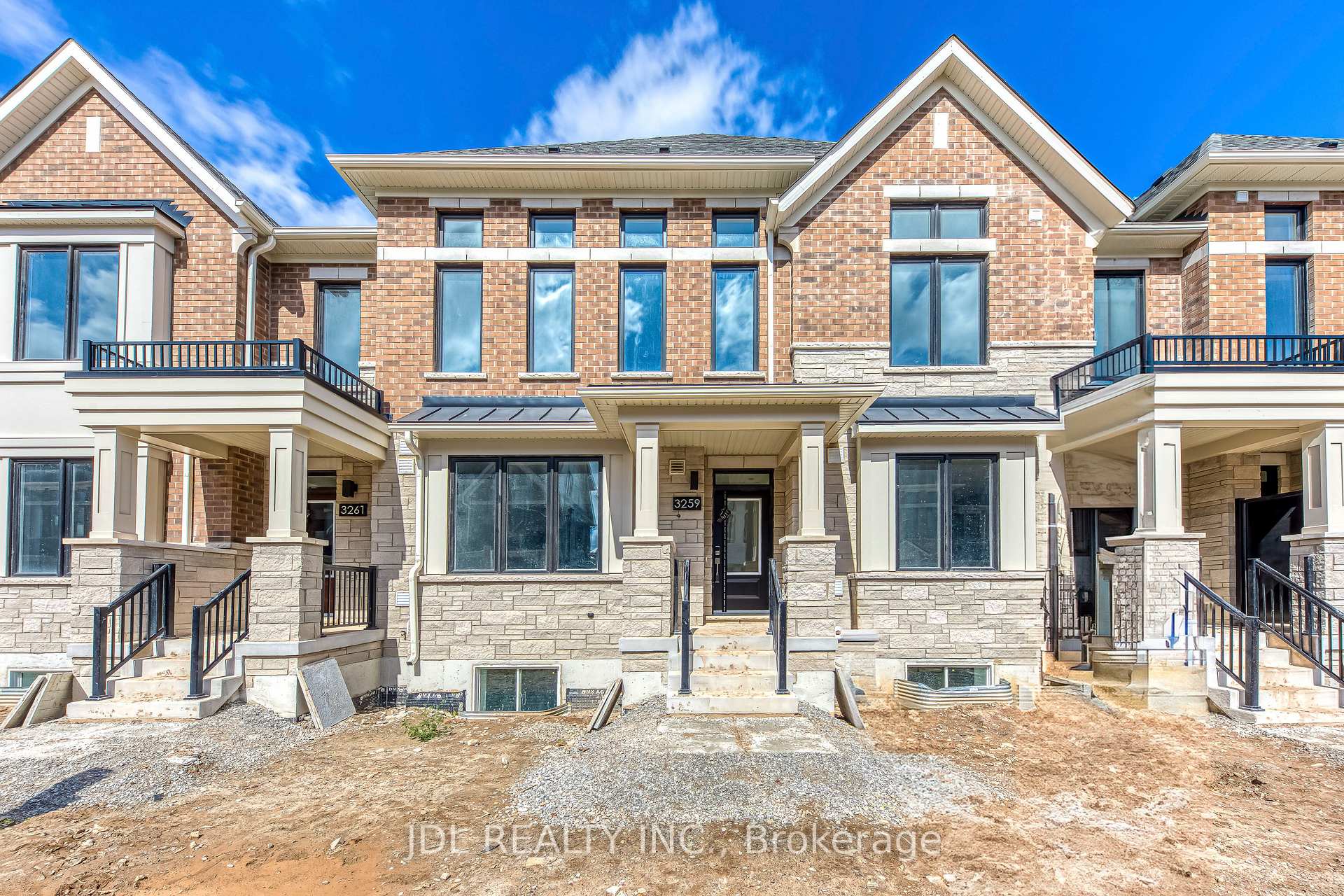 3259 Crystal Drive, Oakville, ON L6M 5S9