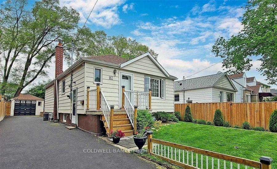 82 Seventeenth Street, Toronto W06, ON M8V 3K4