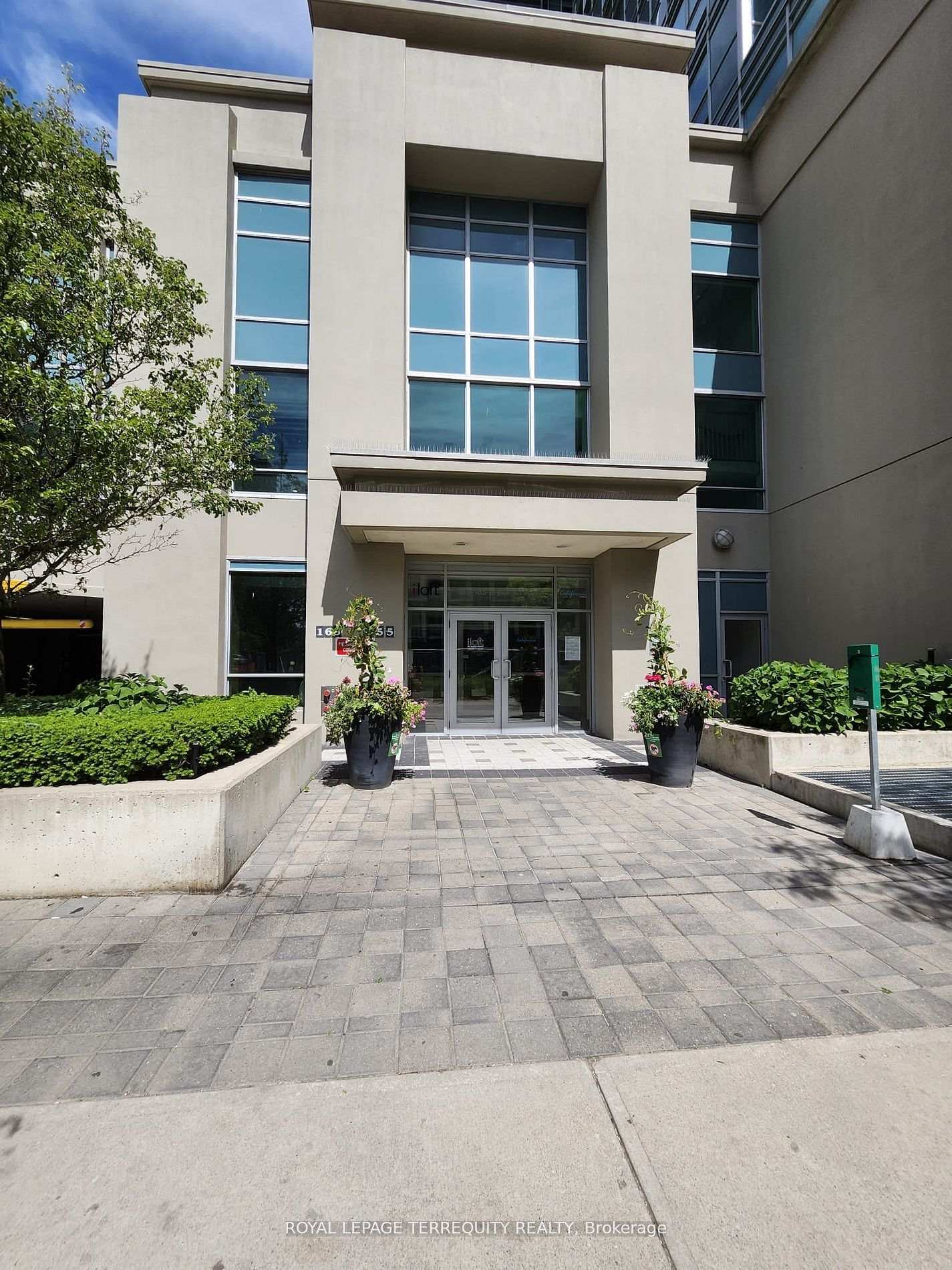165 Legion Road N 925, Toronto W06, ON M8Y 0B3