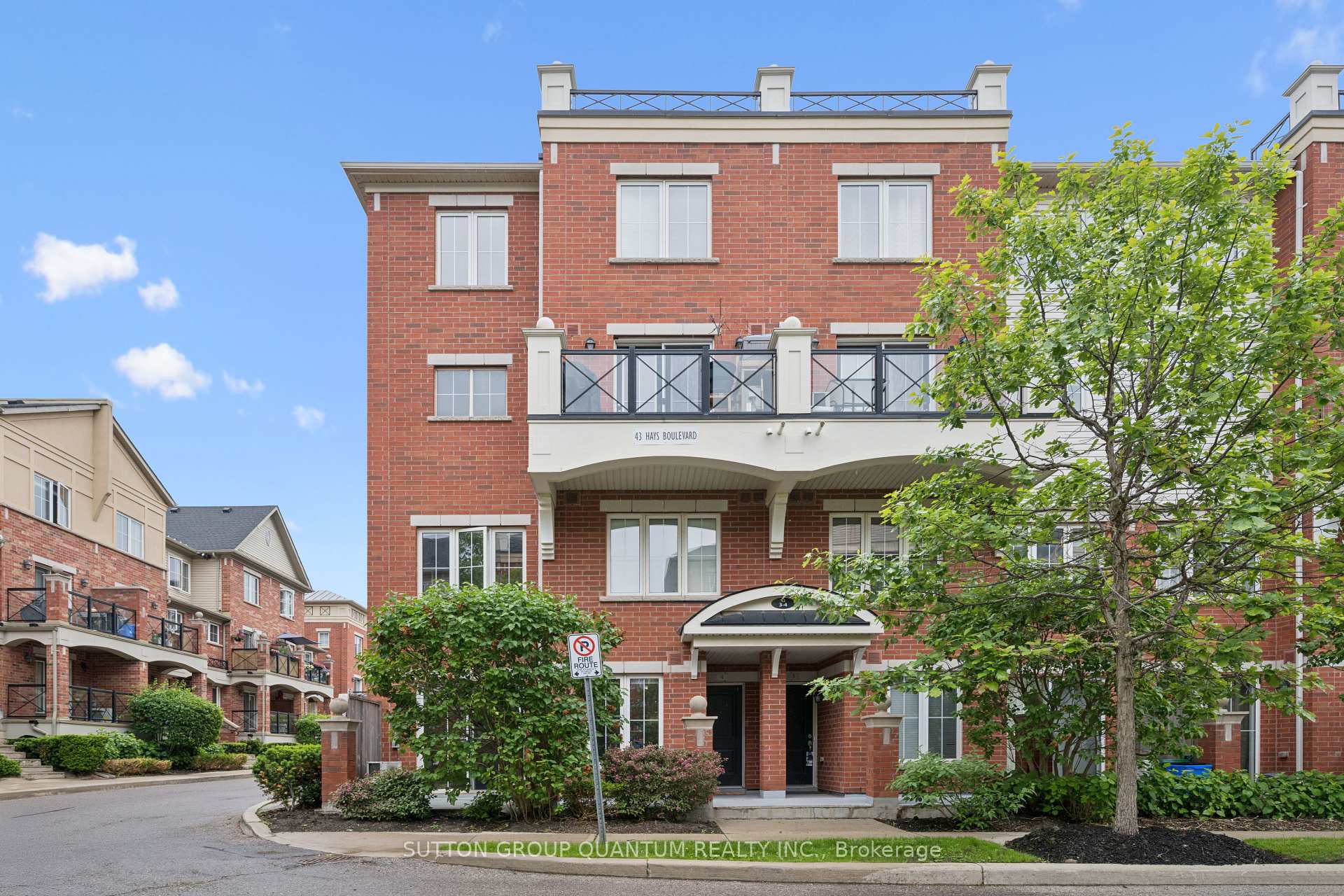 43 Hays Boulevard 4, Oakville, ON L6H 0J1