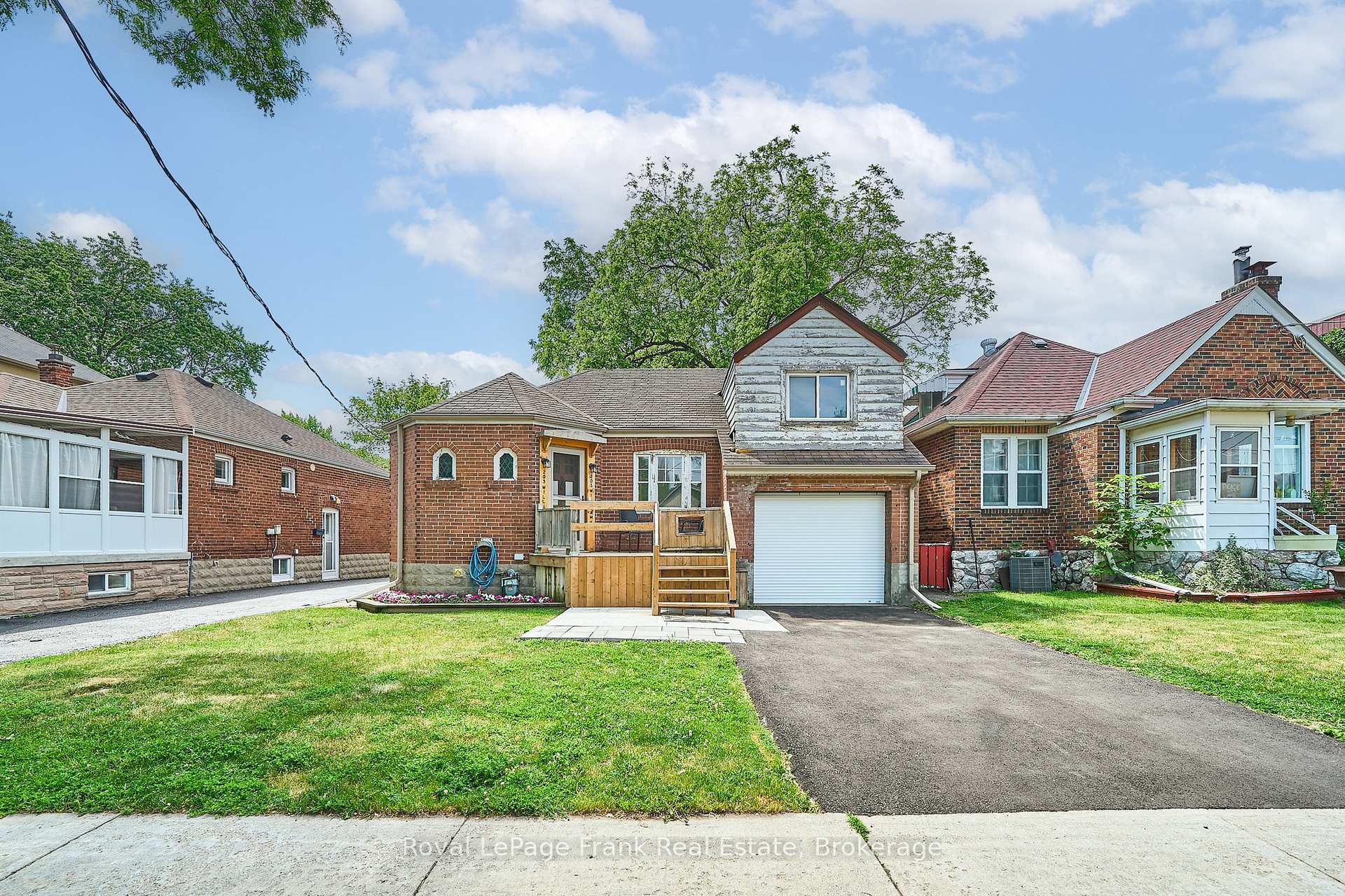 203 William Street, Toronto W04, ON M9N 2H2