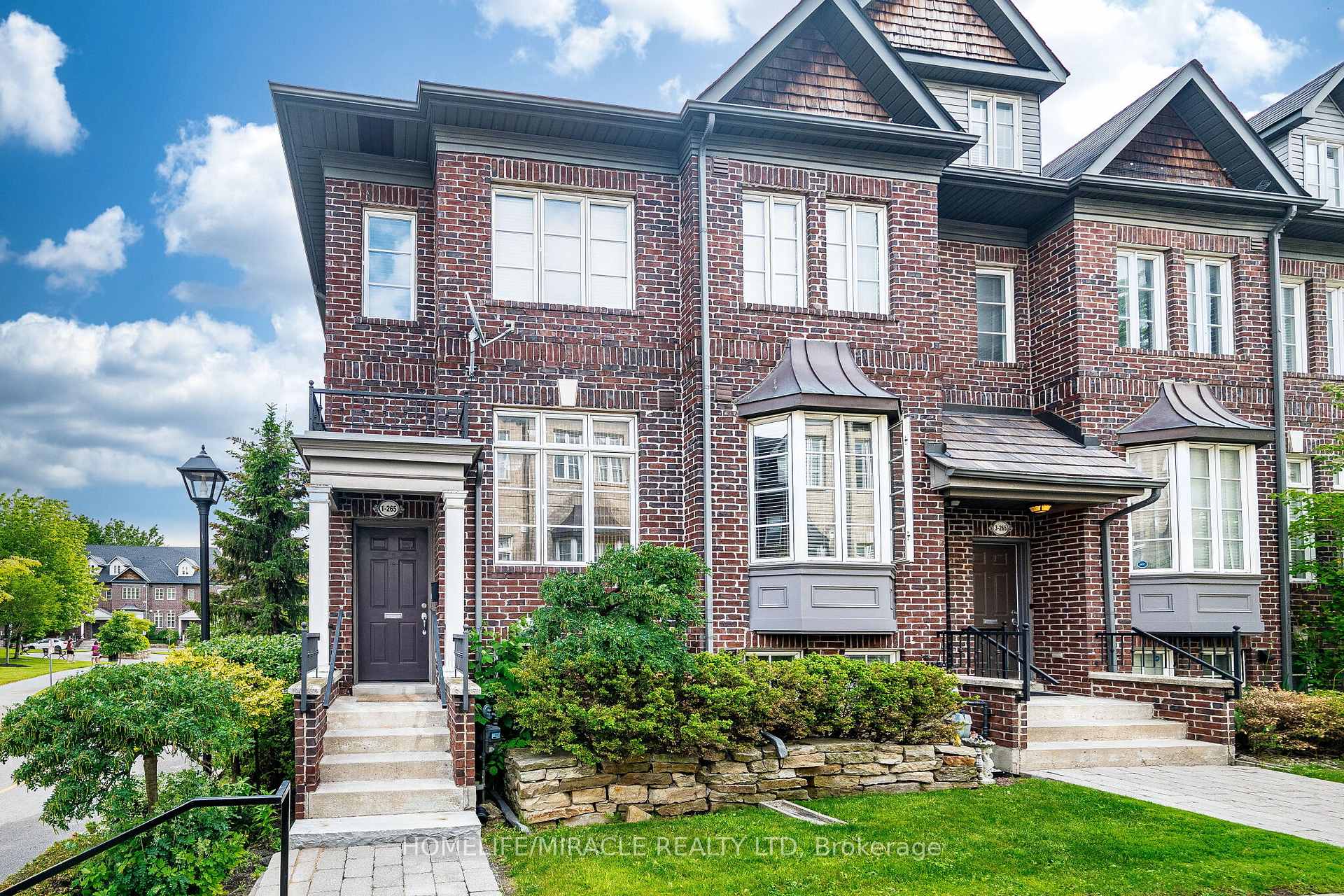 265 Van Dusen Boulevard 1, Toronto W08, ON M8Z 3J2