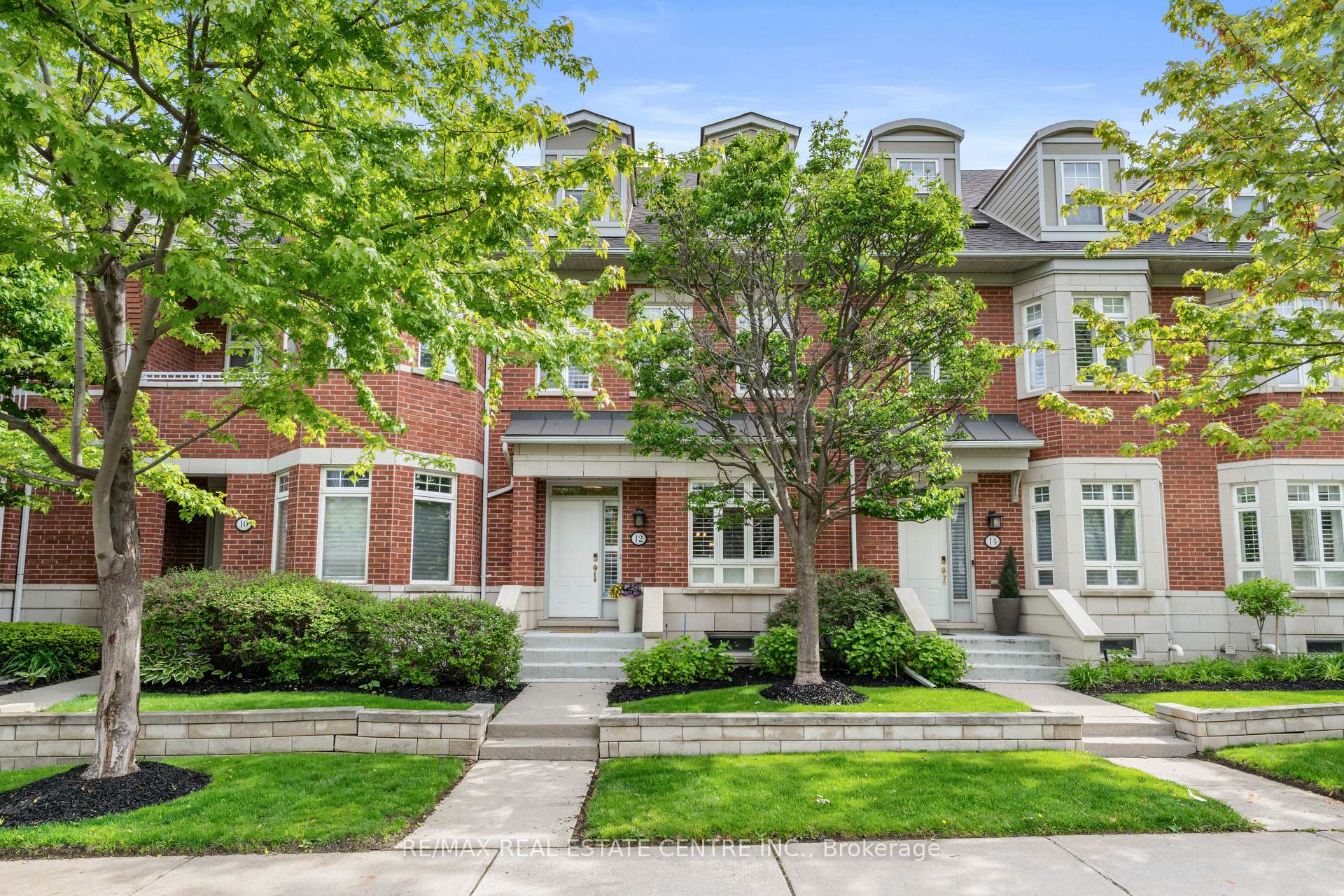 12 St. Lawrence Drive, Mississauga, ON L5G 4V1