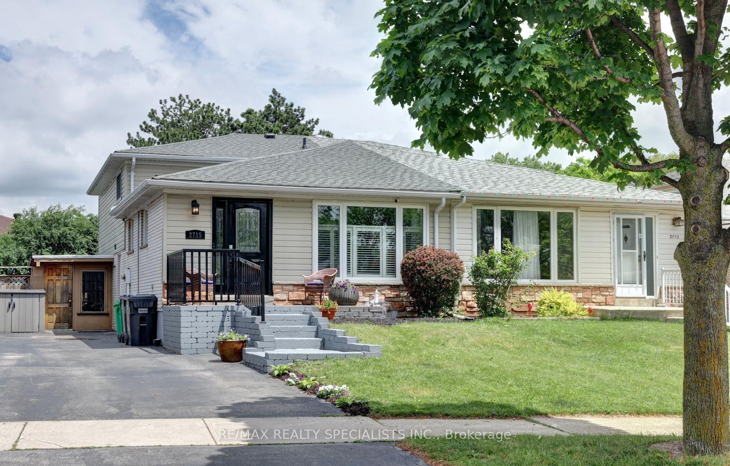 2715 Hollington Crescent, Mississauga, ON L5K 1E8