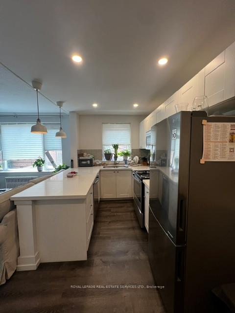 18 Anglesey Boulevard 204, Toronto W08, ON M9A 3B3