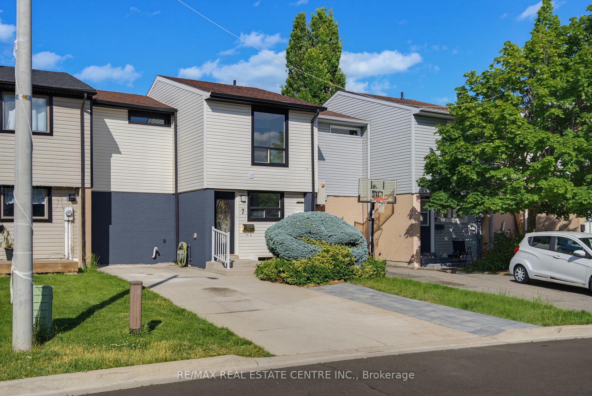 7 GREAT OAK Court, Brampton, ON L6S 2J9
