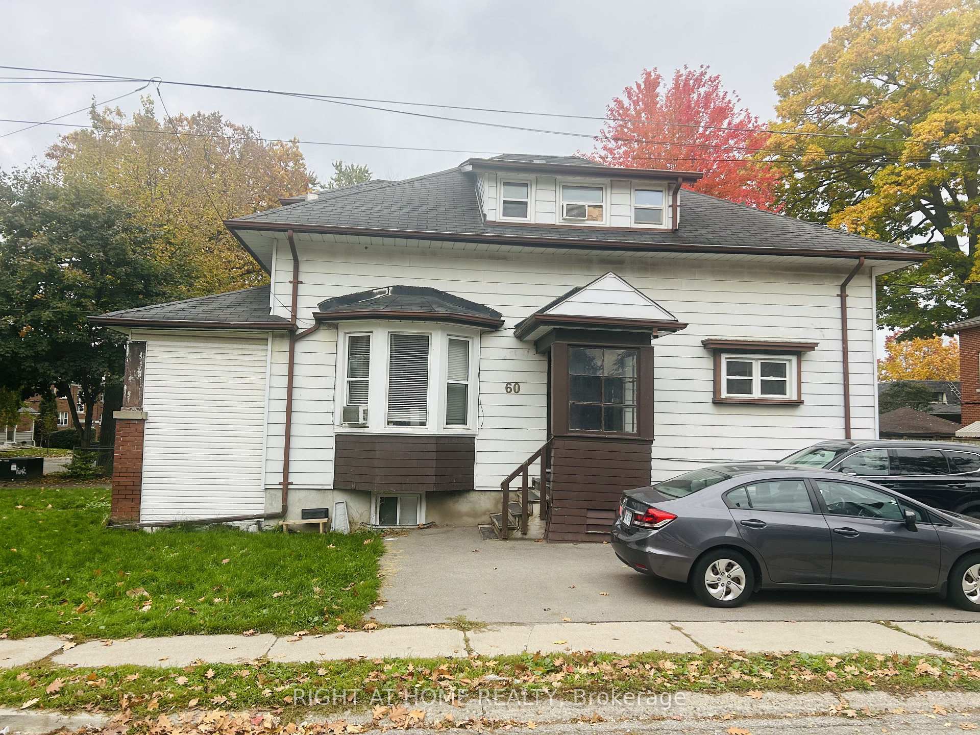 60 Long Branch Avenue 3, Toronto W06, ON M8W 3J2