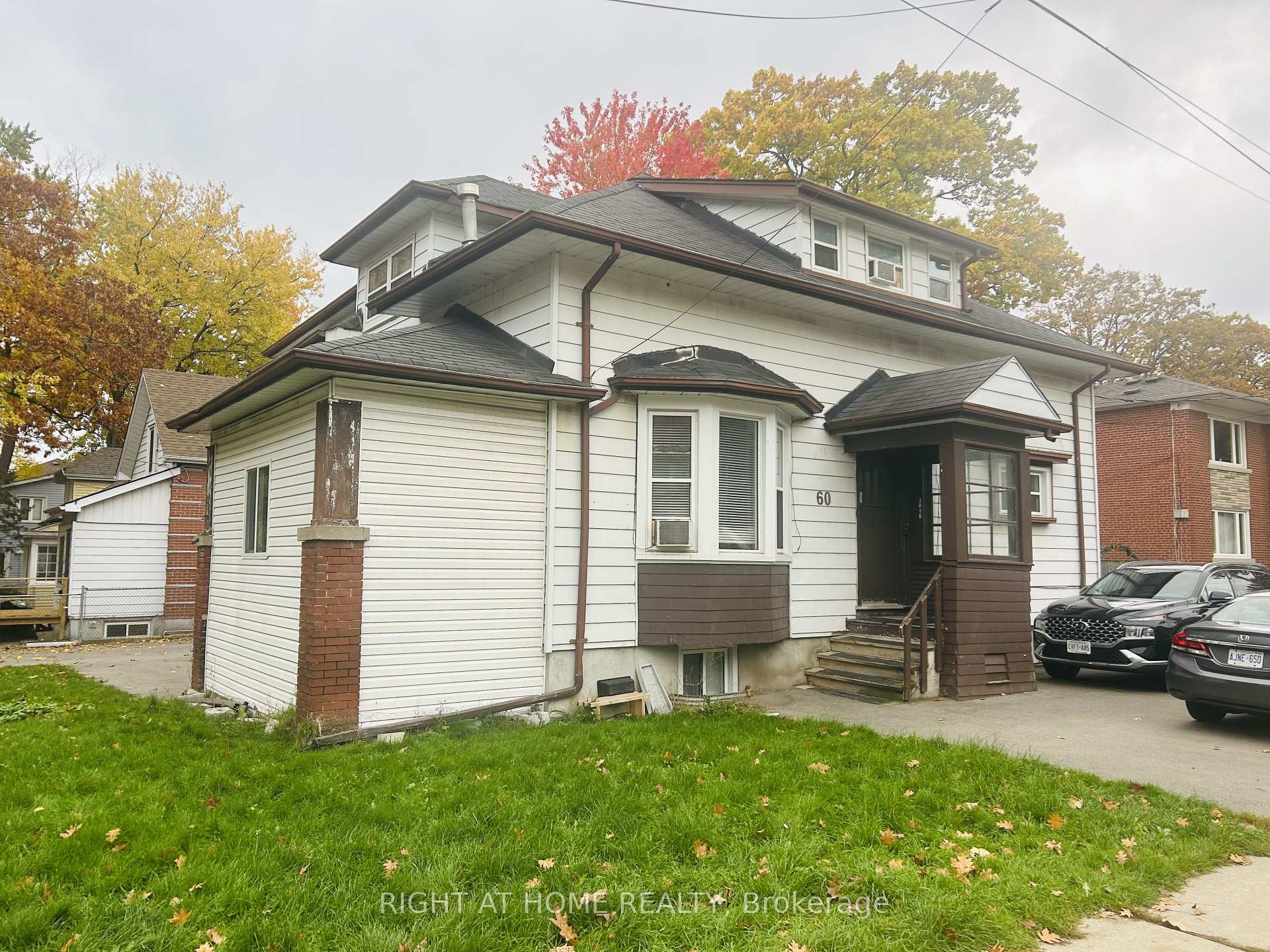 60 Long Branch Avenue 2, Toronto W06, ON M8W 3J2