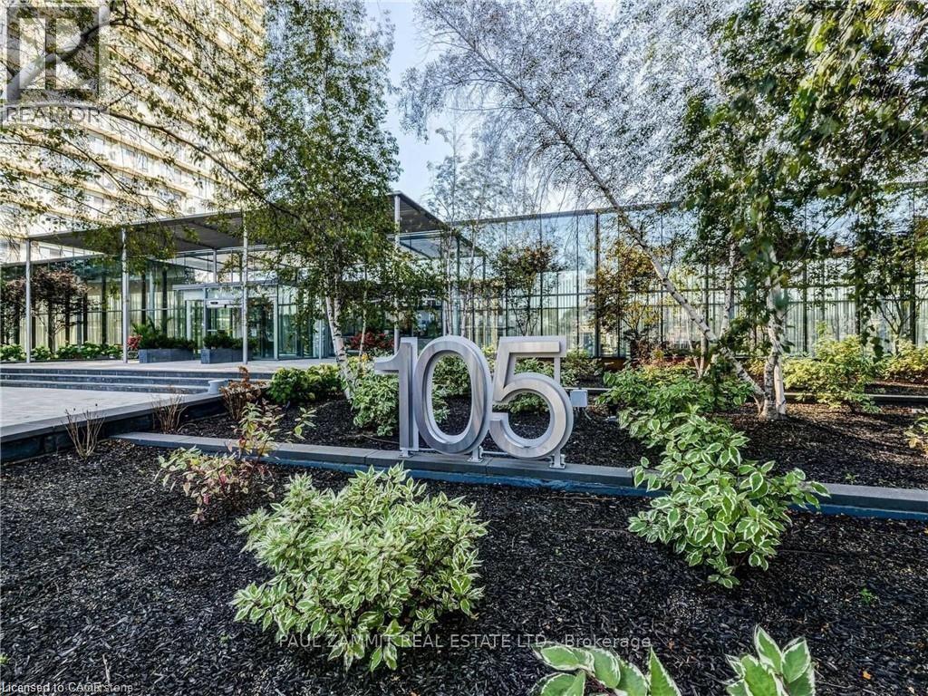 105 The Queensway Avenue 2004, Toronto W01, ON M6S 5B5