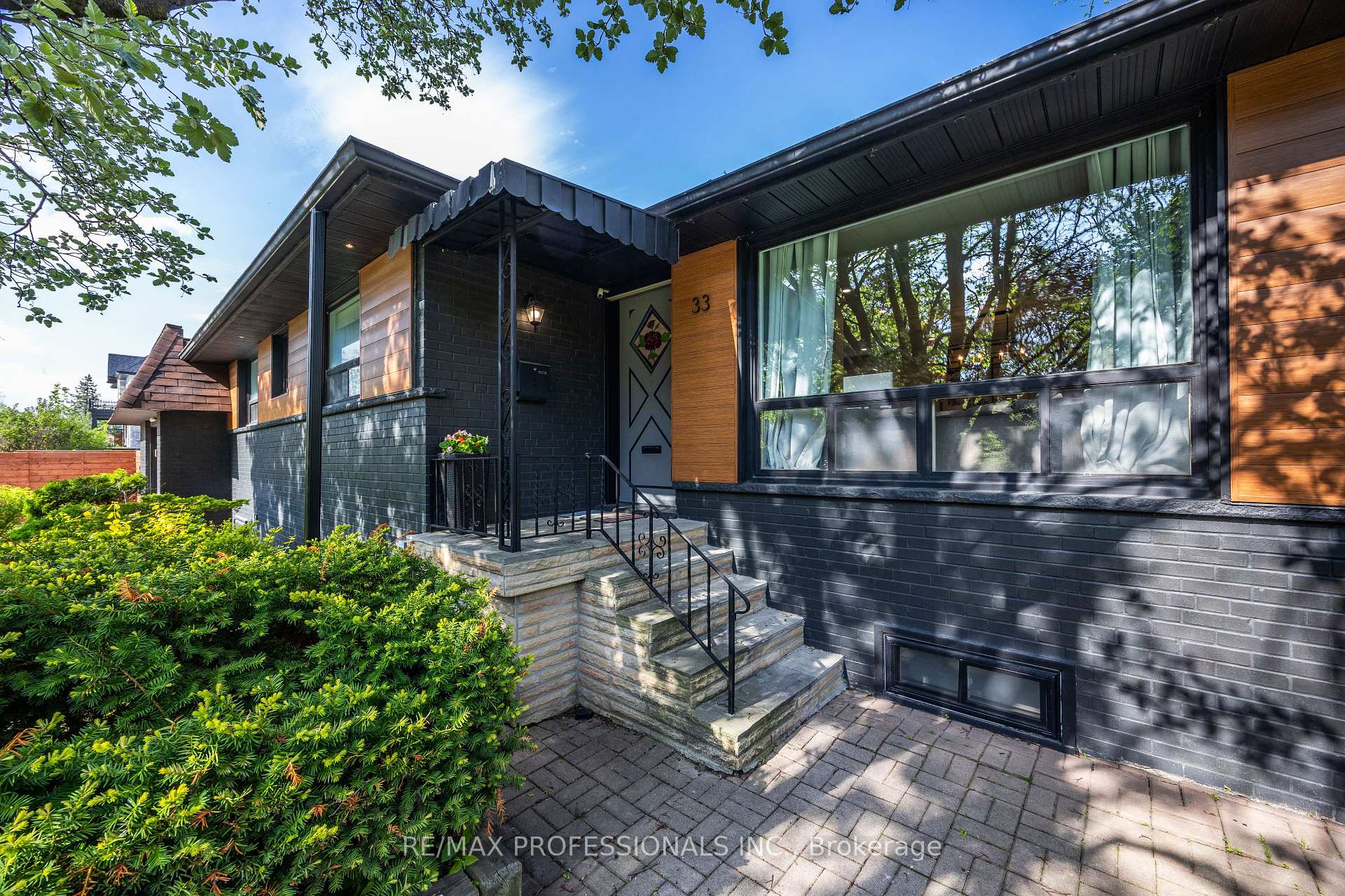 33 Brampton Road, Toronto W09, ON M9R 3J3