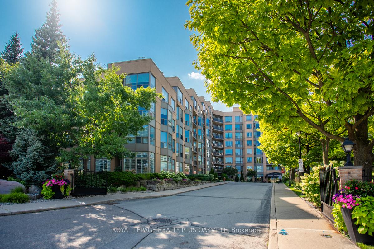 2511 Lakeshore Road W 718, Oakville, ON L6L 6L9
