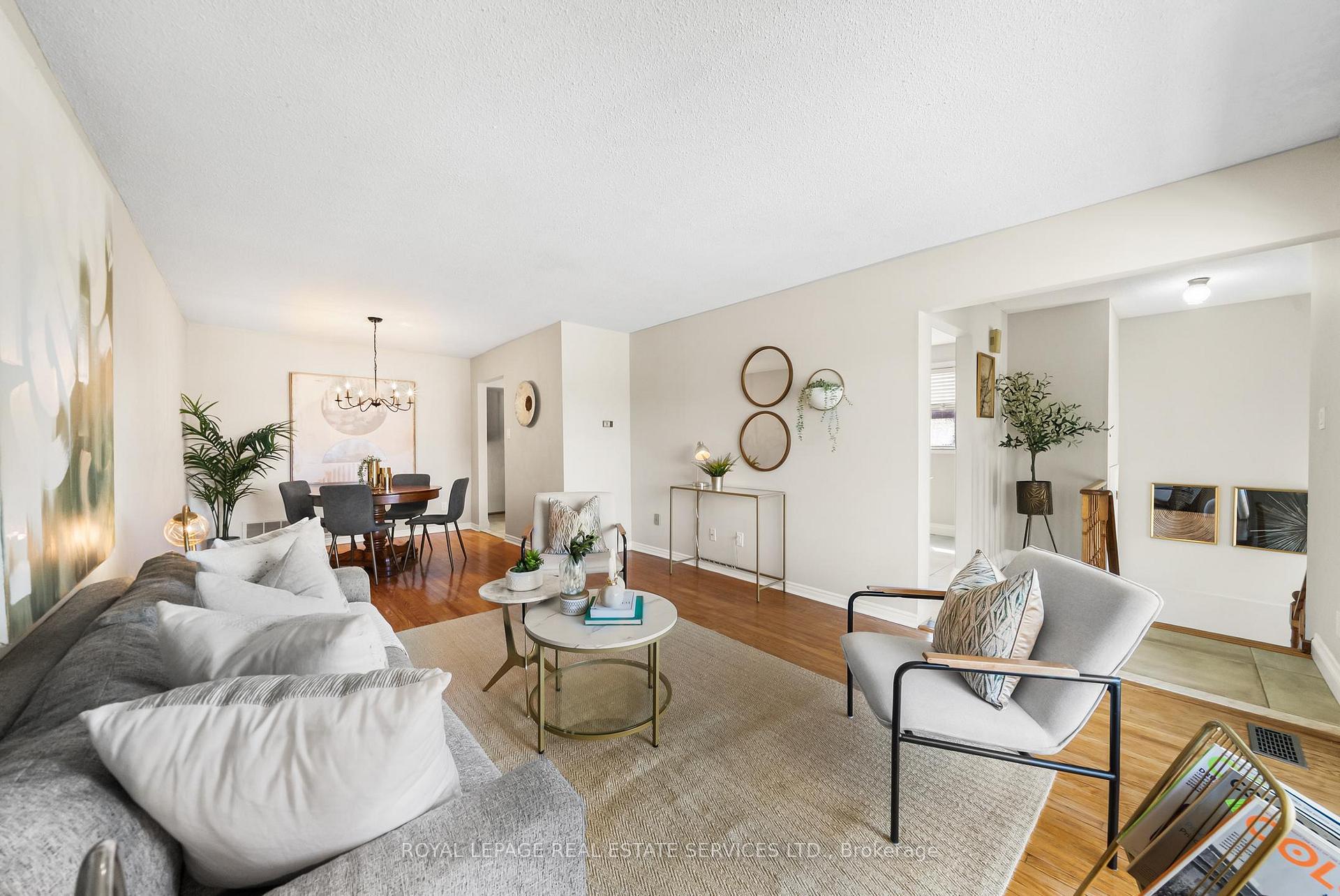34 John Lindsay Court, Toronto W05, ON M3L 2K1