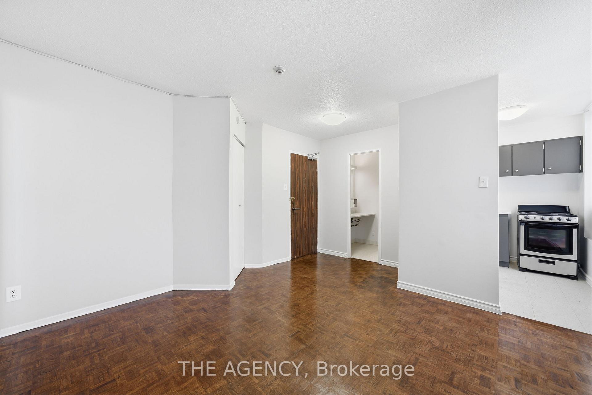 2360 Dundas Street 2719B, Toronto W02, ON M6P 4B2