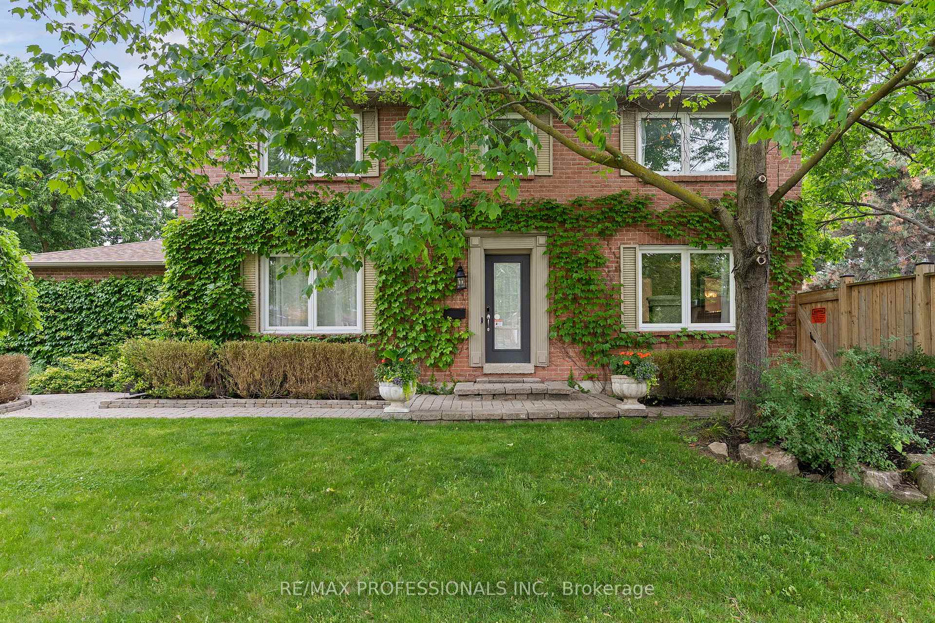 6031 Edenwood Drive, Mississauga, ON L5N 2Y6