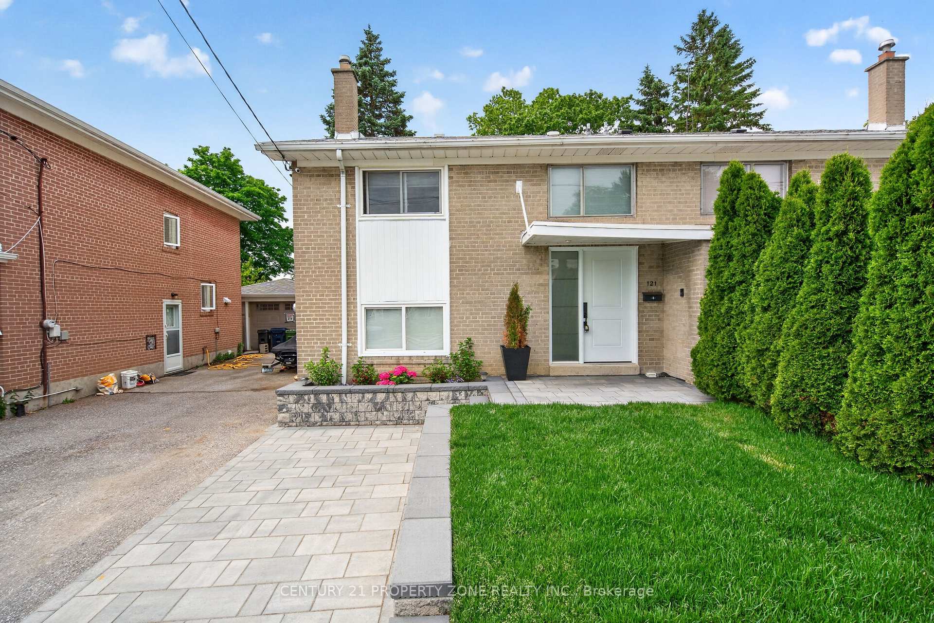 121 Saint Lucie Drive, Toronto W05, ON M9M 1T4