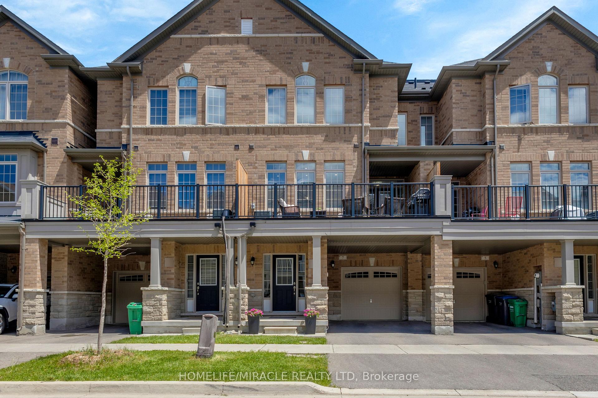 7 Haymarket Drive, Brampton, ON L7A 5C3