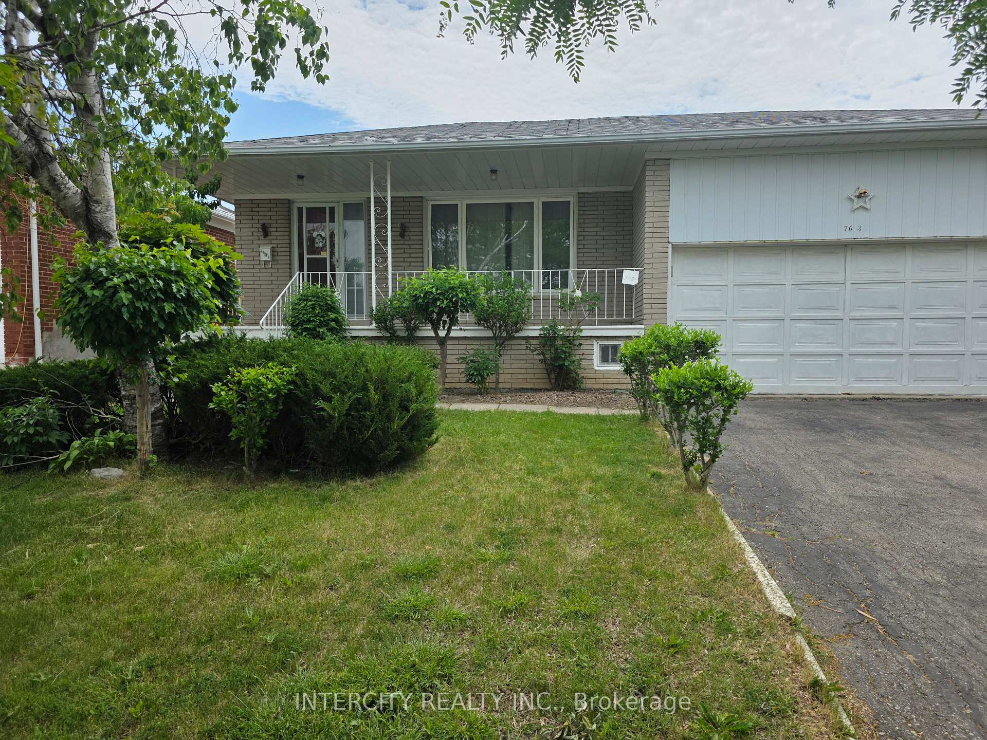 7030 Darcel Avenue, Mississauga, ON L4T 2W8