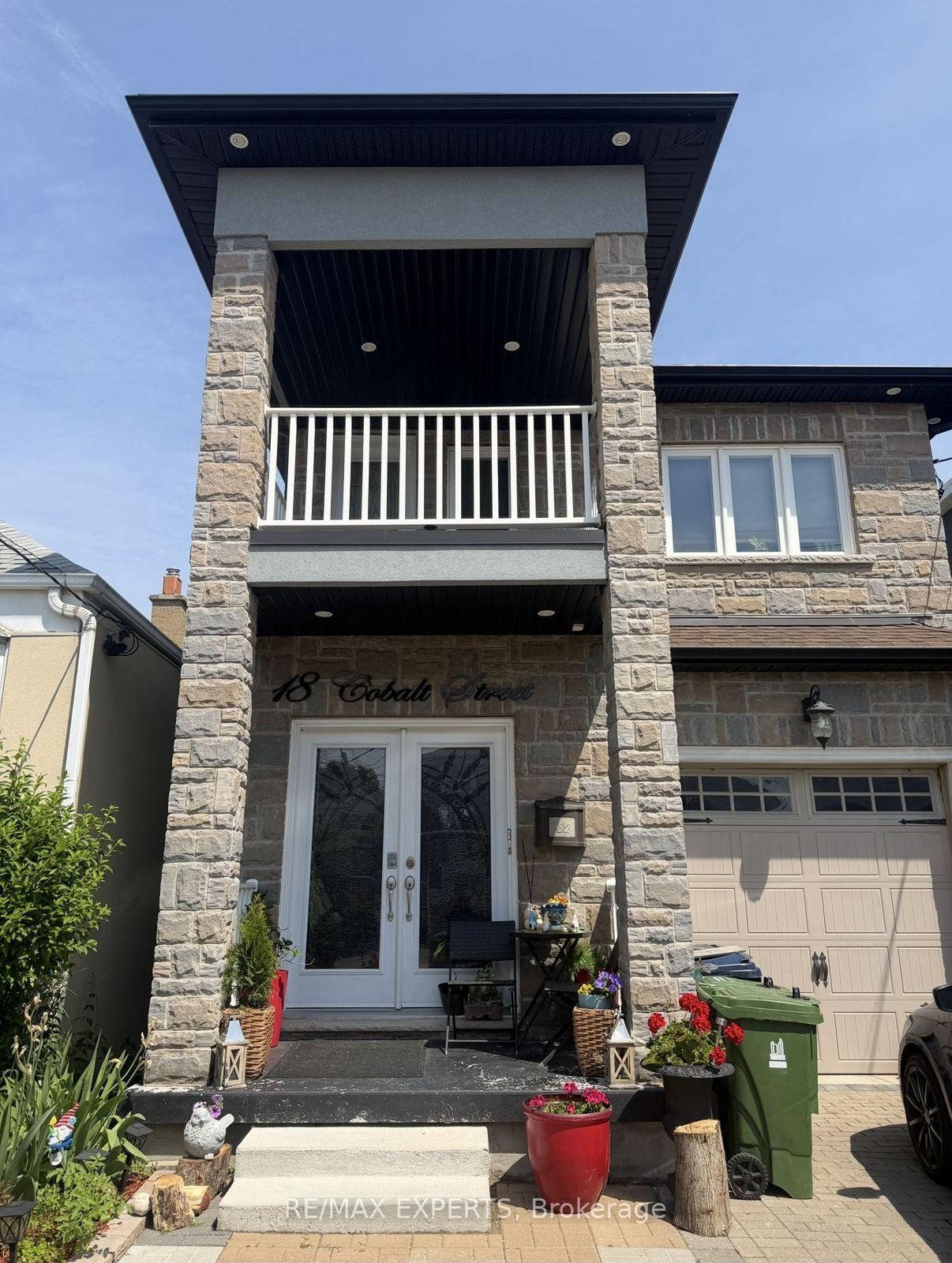 18 Cobalt Street, Toronto W04, ON M6M 2K2