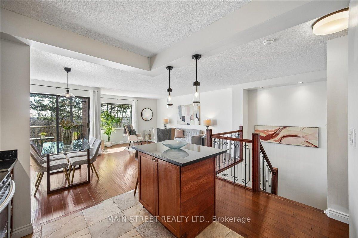 1000 Cedarglen Gate 217, Mississauga, ON L5C 3Z5
