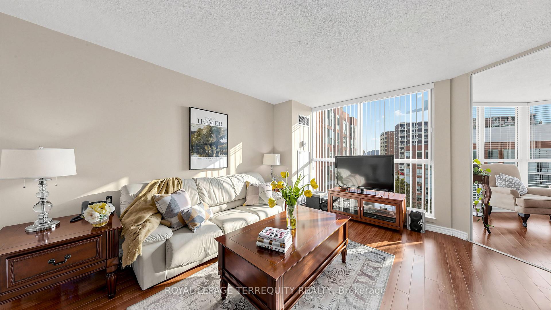 22 Southport Street 833, Toronto W01, ON M6S 4Y9