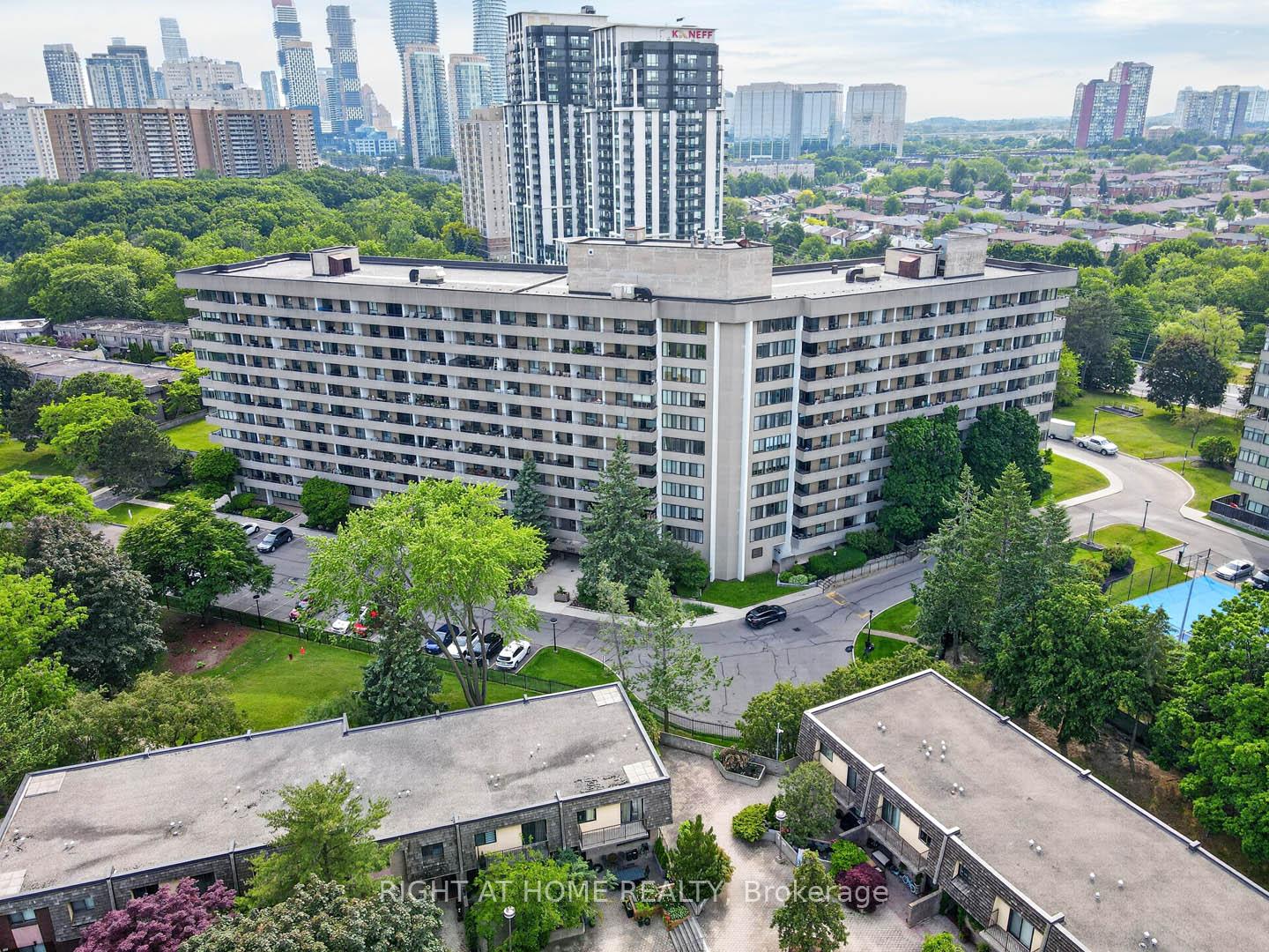 1320 Mississauga Valley Boulevard 806, Mississauga, ON L5A 3S9