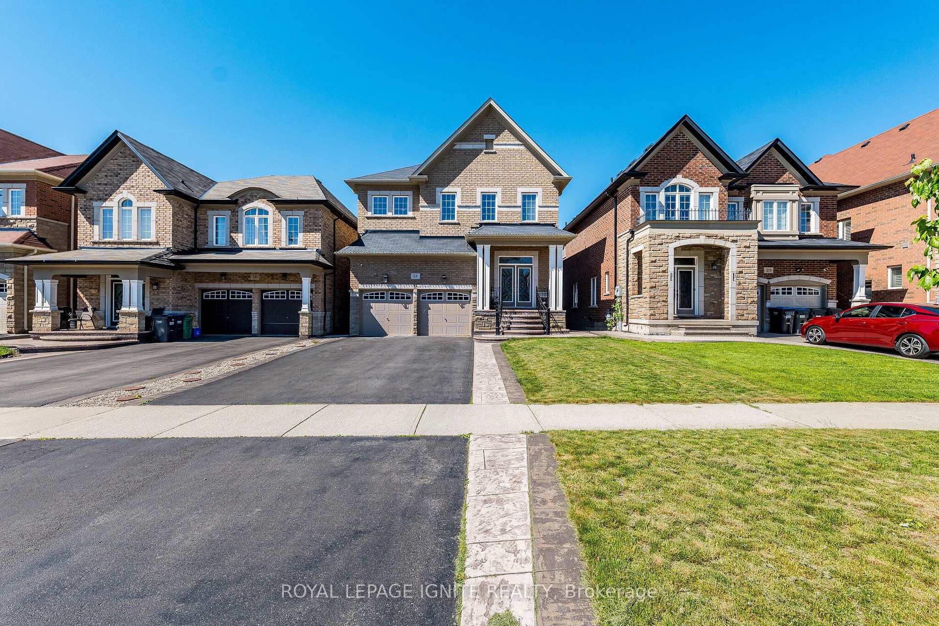 18 MONKTON Circle, Brampton, ON L6Y 0X1