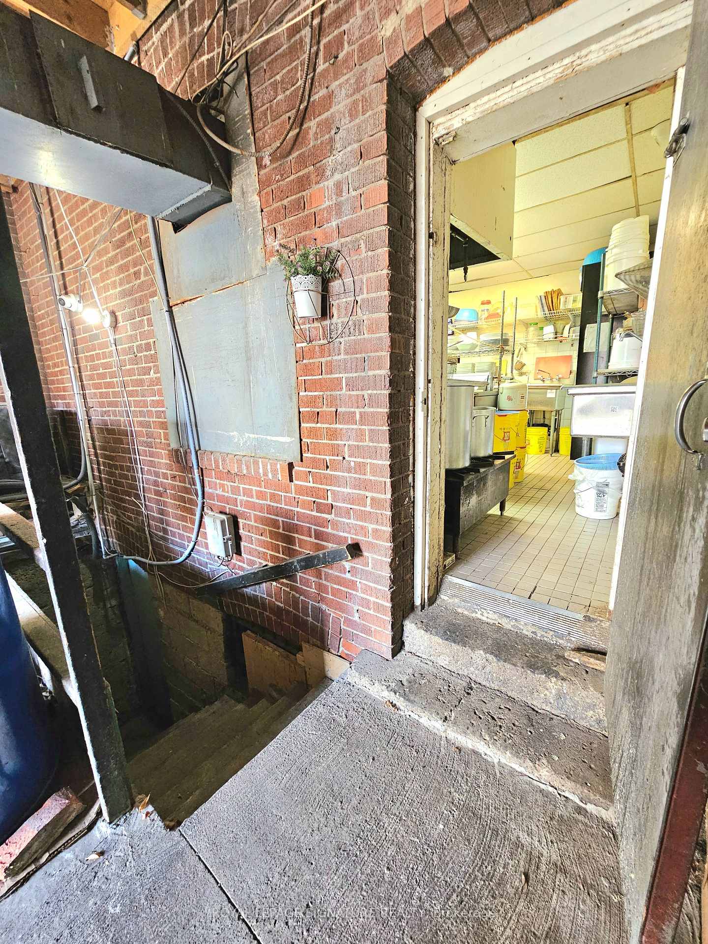 1768 St Clair Avenue W, Toronto W03, ON M6N 1J3