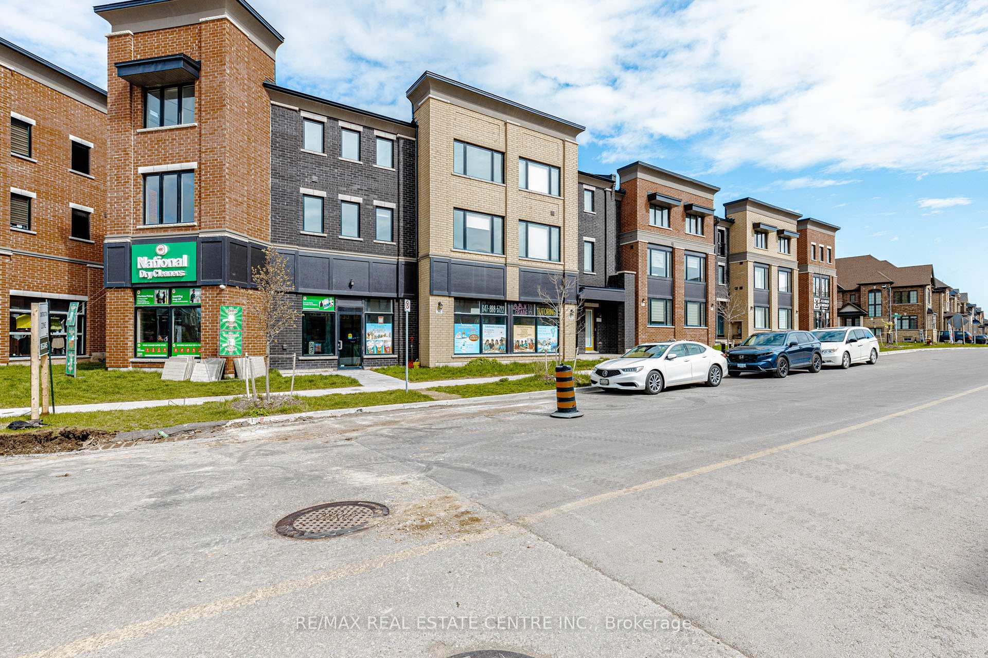 3 Marvin Avenue, Oakville, ON L6H 0Z6