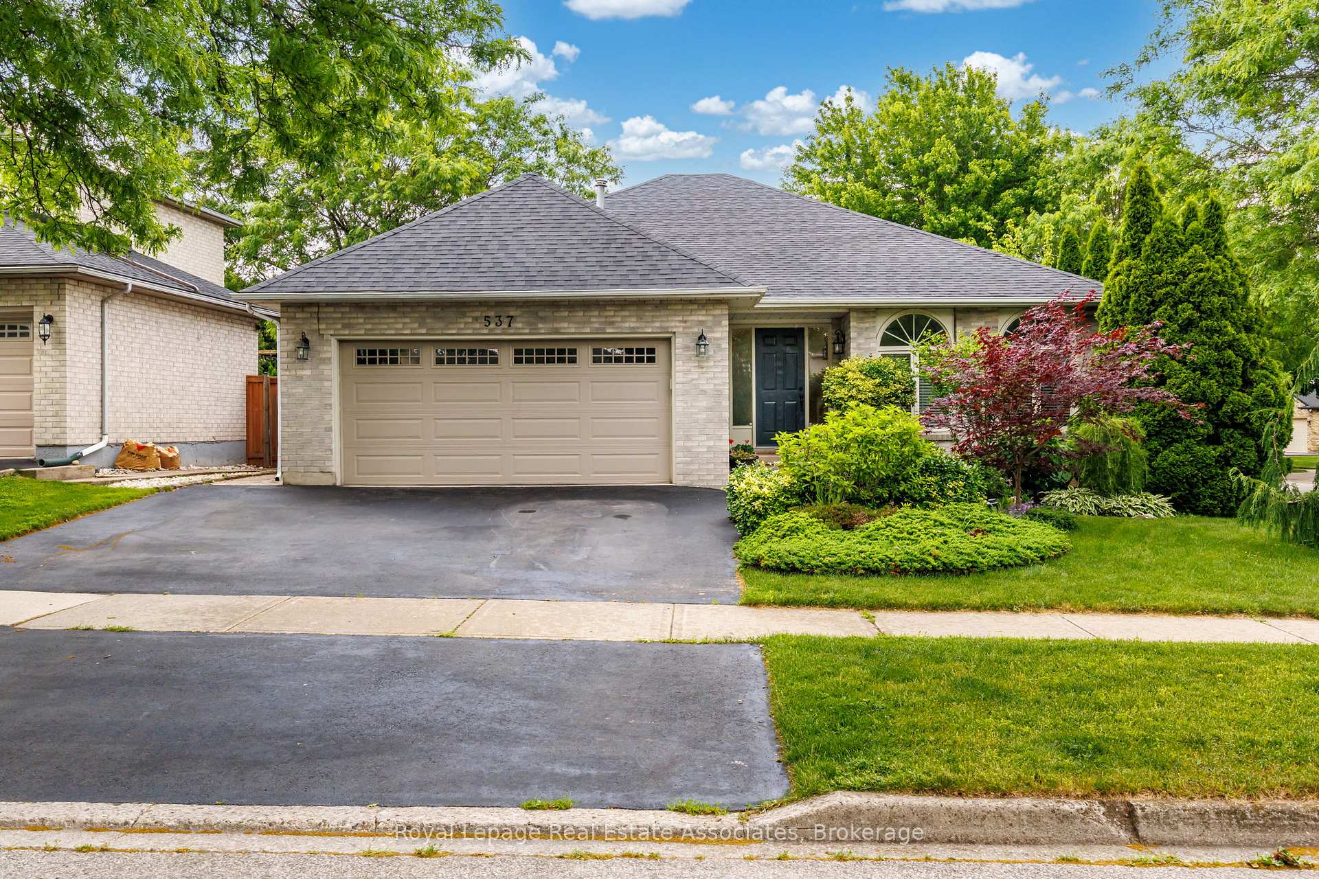 537 MATHEWMAN Crescent, Burlington, ON L7L 5S6