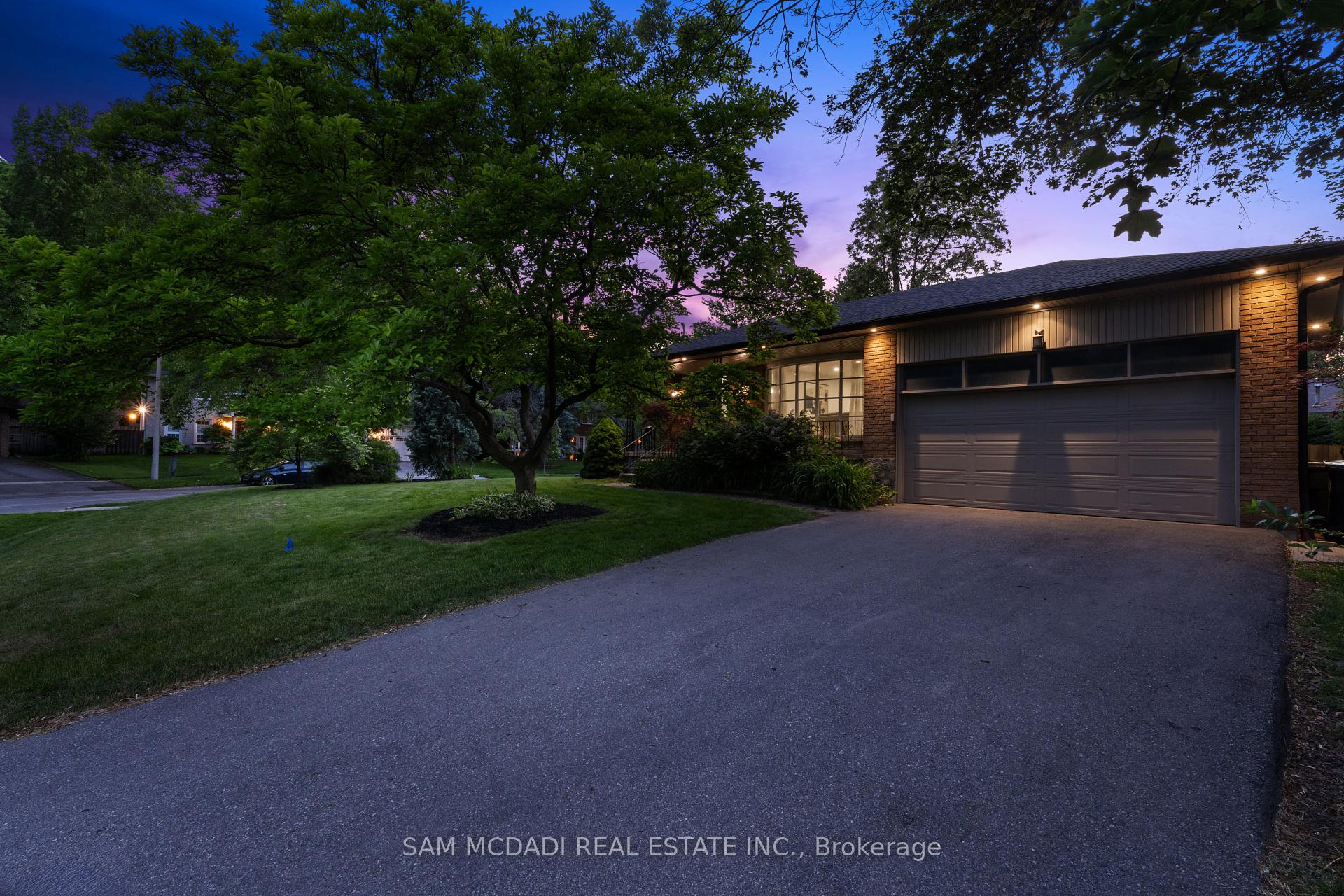63 Maplewood Road, Mississauga, ON L5G 2M7