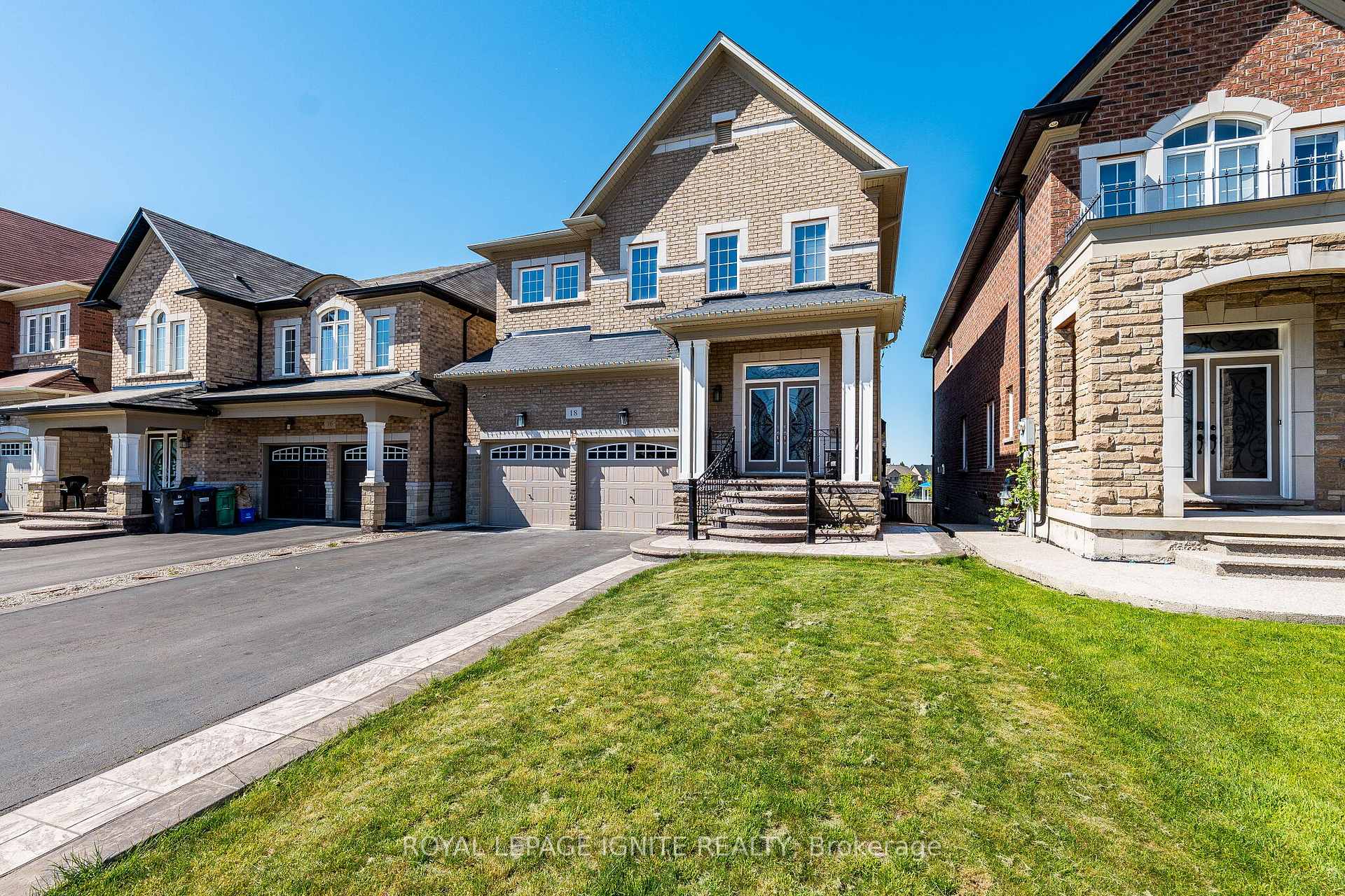 18 MONKTON Circle, Brampton, ON L6Y 0X1