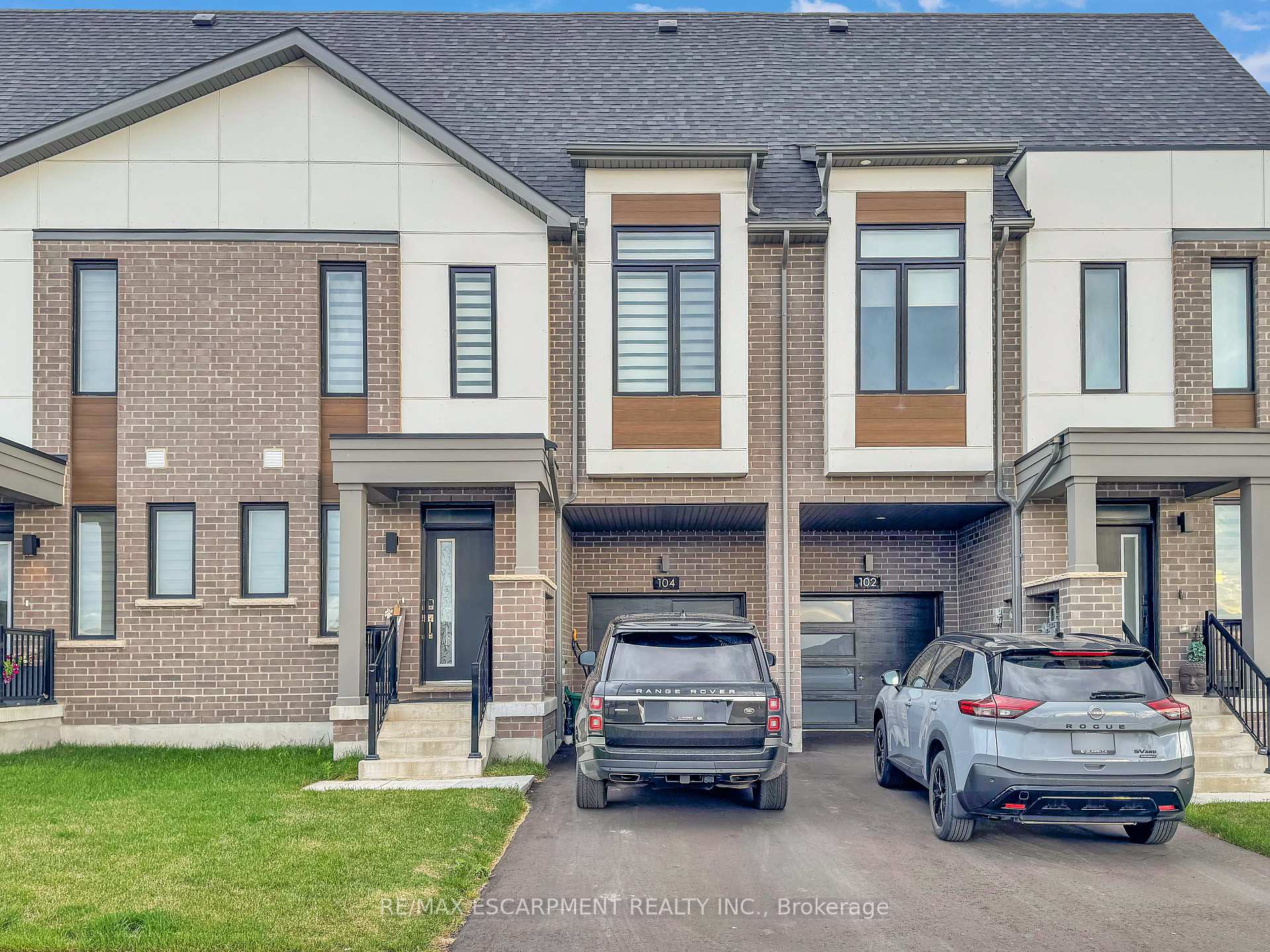 104 Settlers Road E, Oakville, ON L6H 7W5